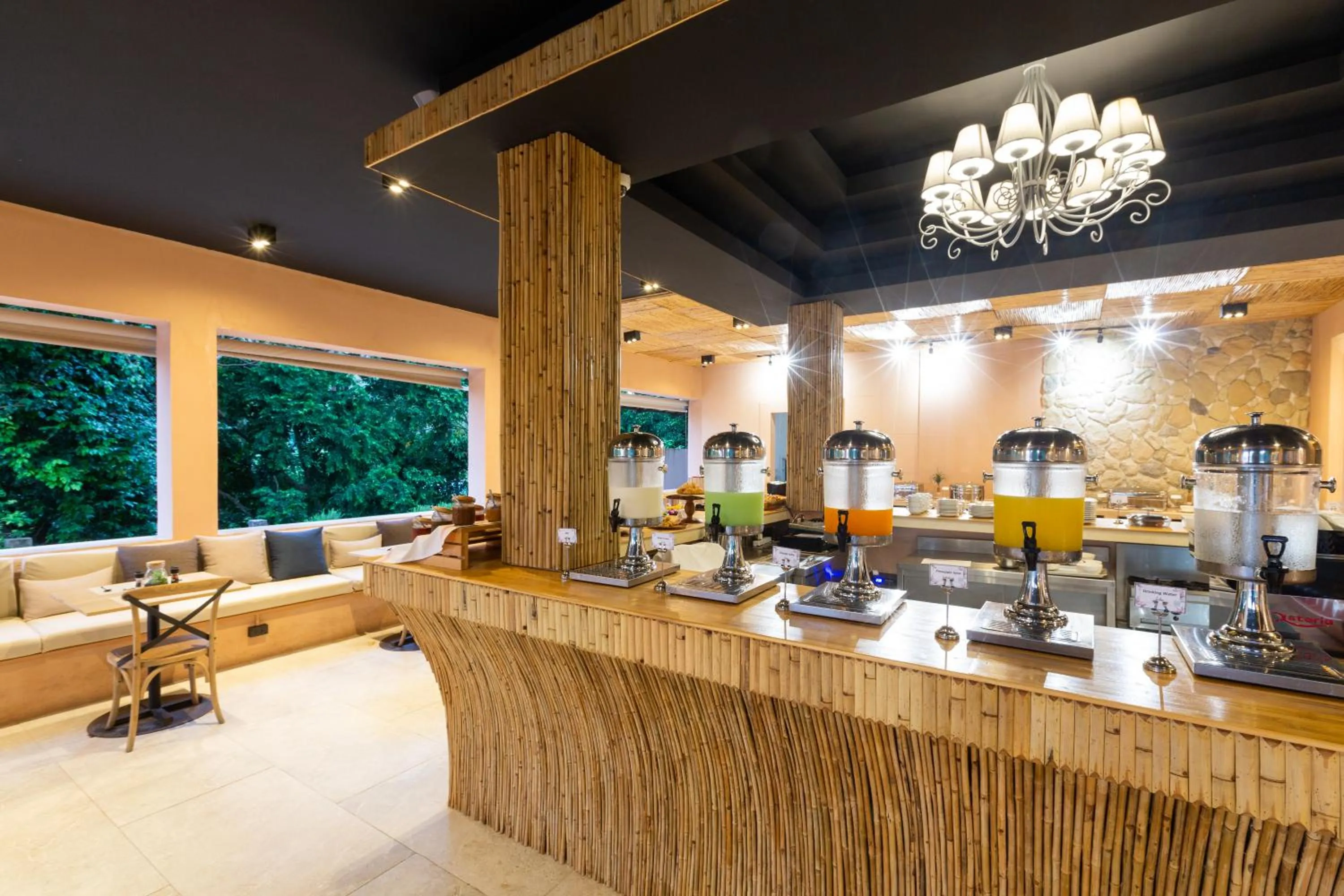 Lounge or bar in Amala Grand Bleu Resort Hilltops - SHA