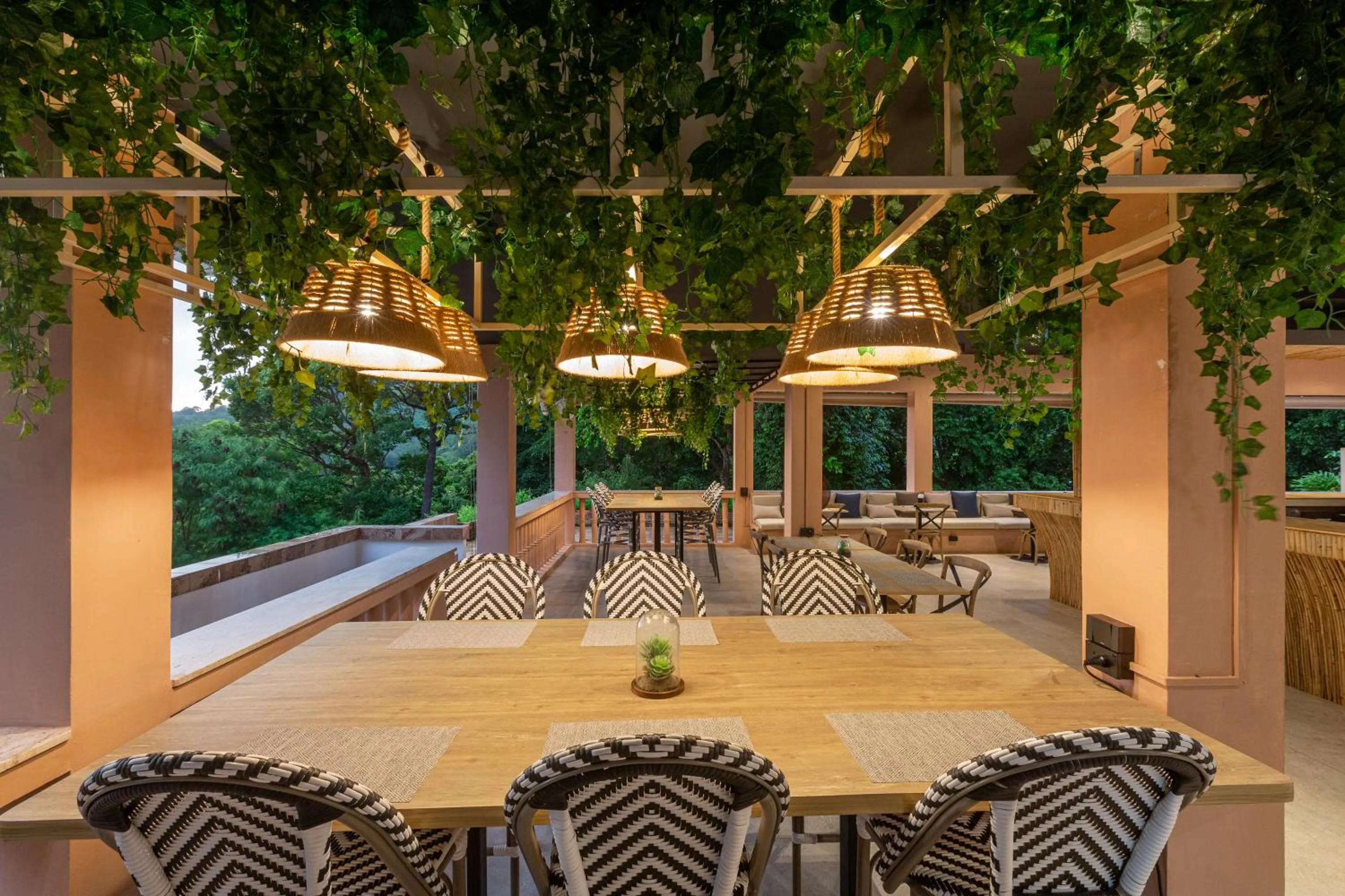 Restaurant/places to eat in Amala Grand Bleu Resort Hilltops - SHA