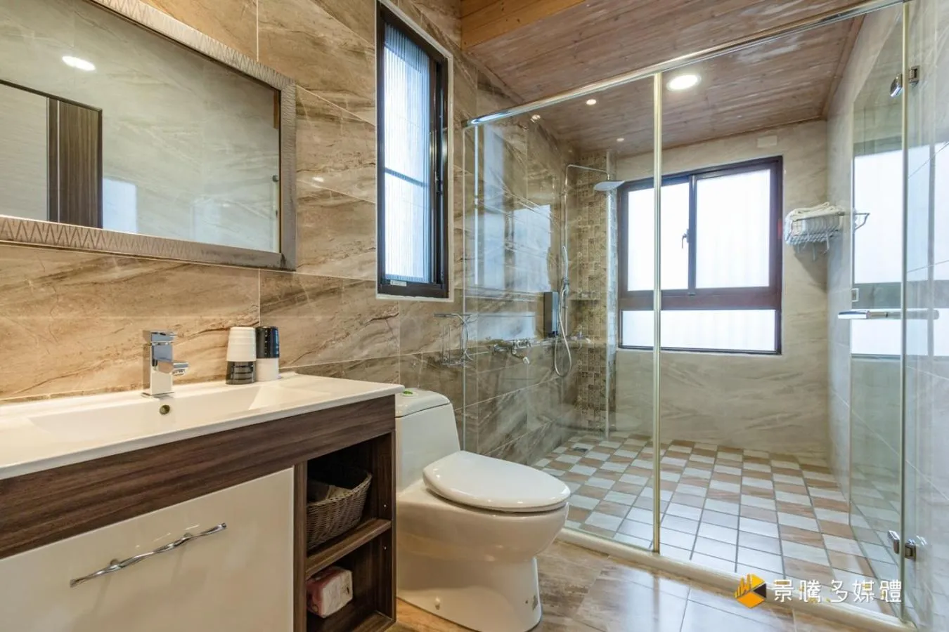 Bathroom in Happiness is coming(Near Hualien Railway Station)