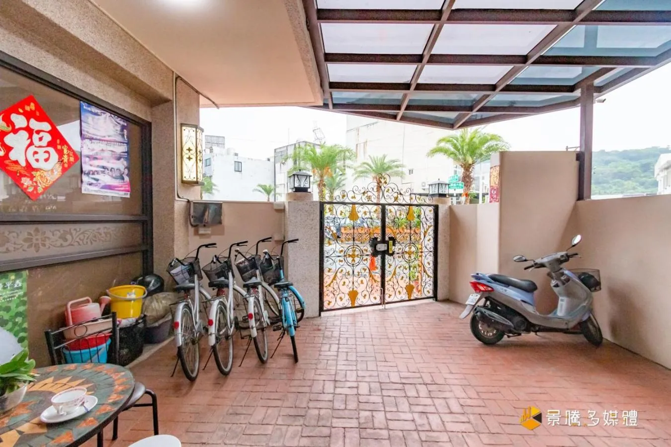 Patio in Happiness is coming(Near Hualien Railway Station)