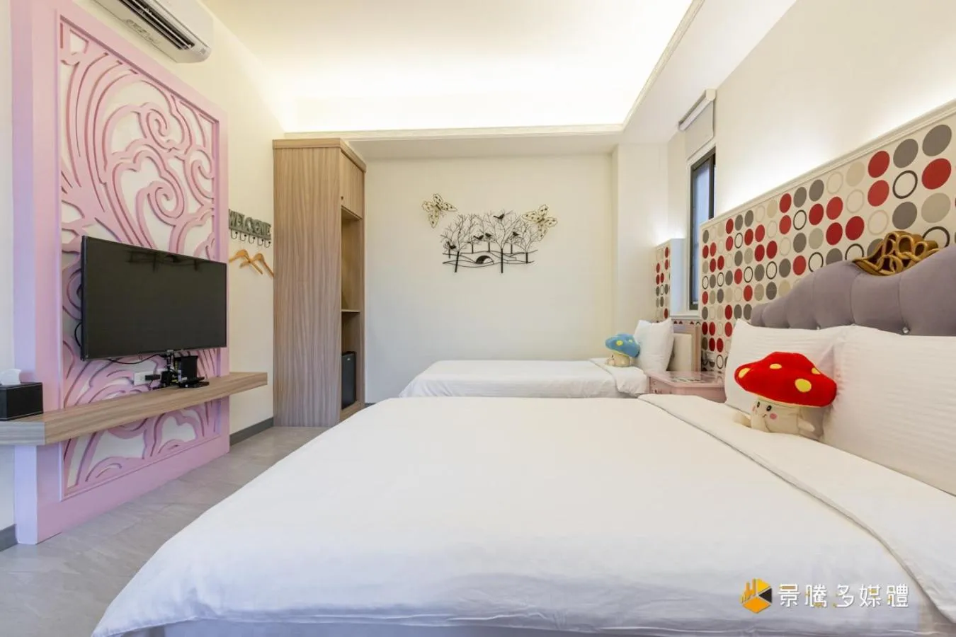 Communal lounge/ TV room, Bed in Happiness is coming(Near Hualien Railway Station)