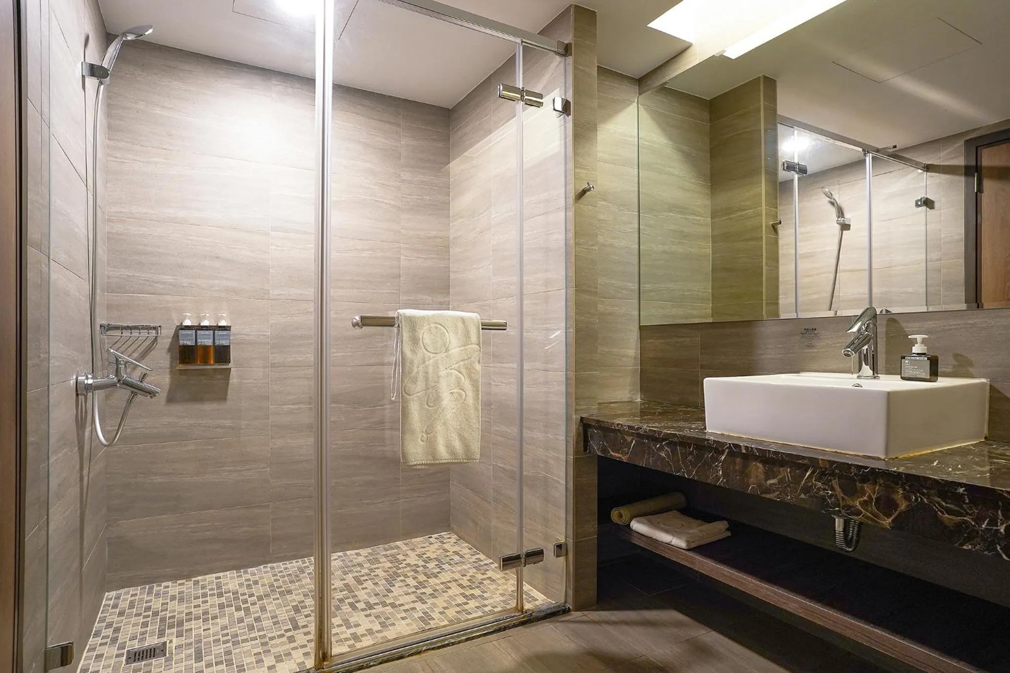 Shower in Hoya Resort Hotel Kaohsiung