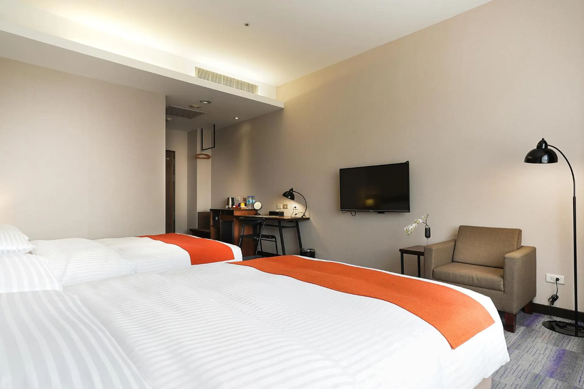 Photo of the whole room, Bed in Hoya Resort Hotel Kaohsiung