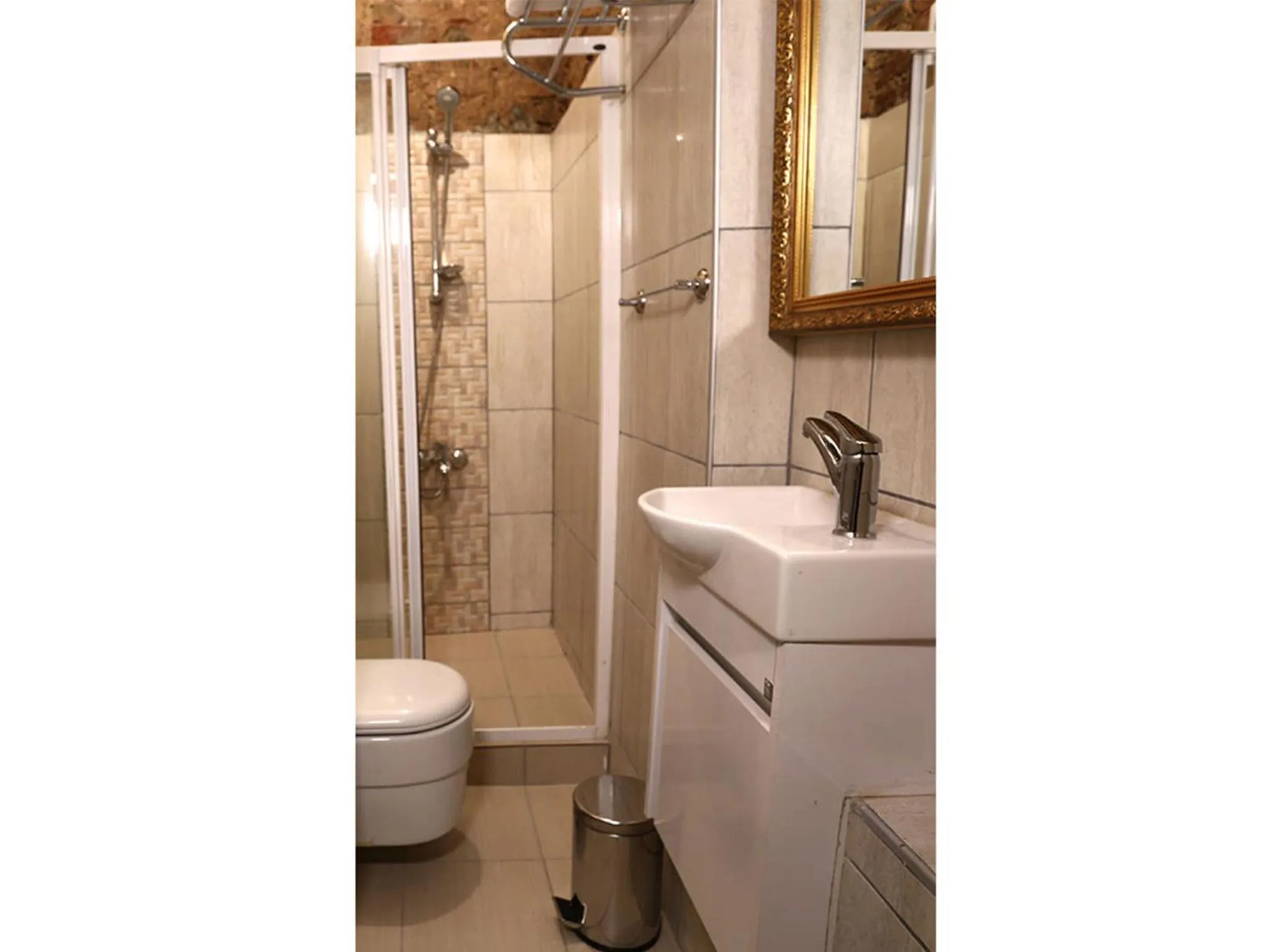 Shower in Taksim Green Star Hotel