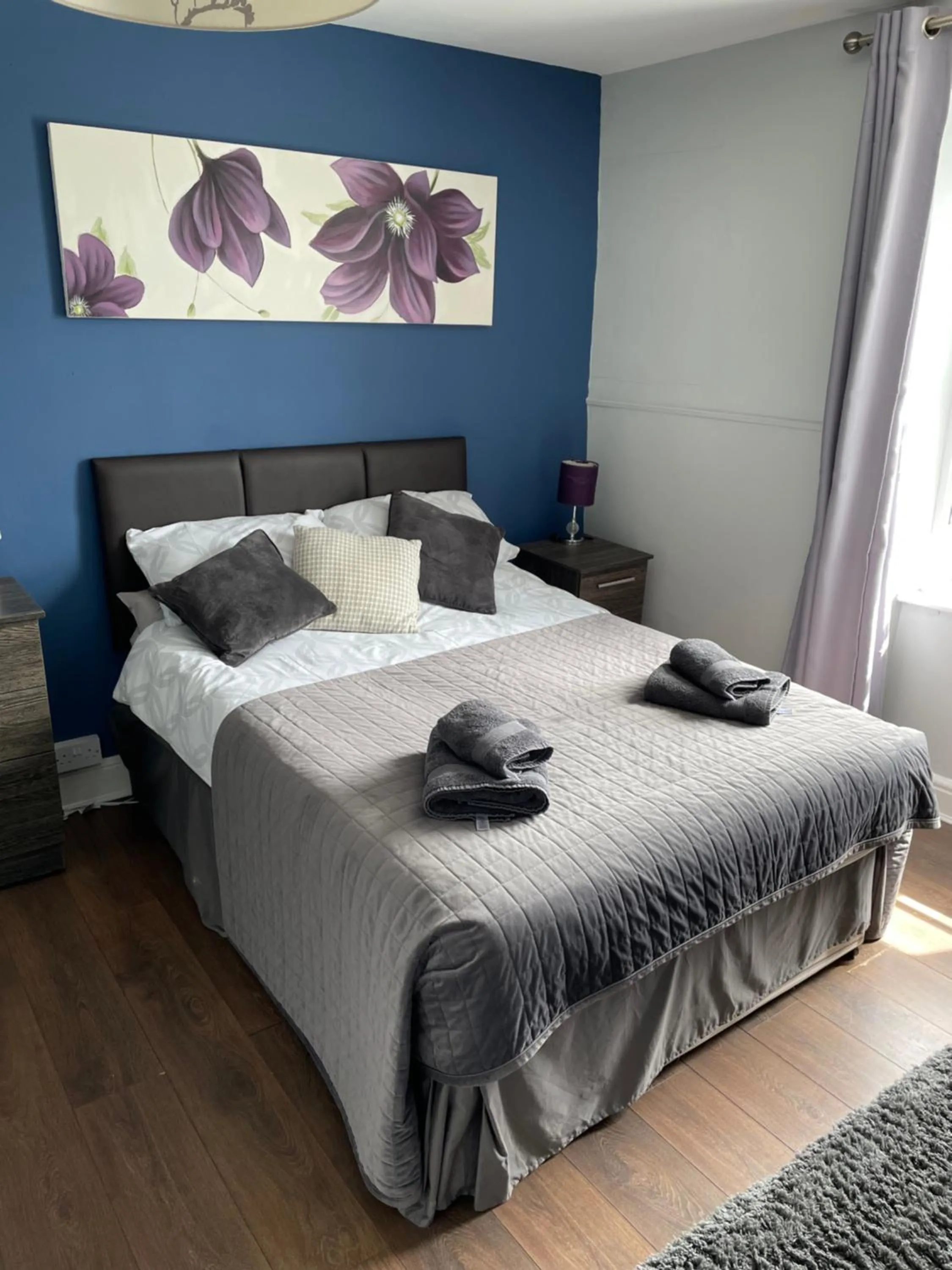 Photo of the whole room, Bed in Y Castell