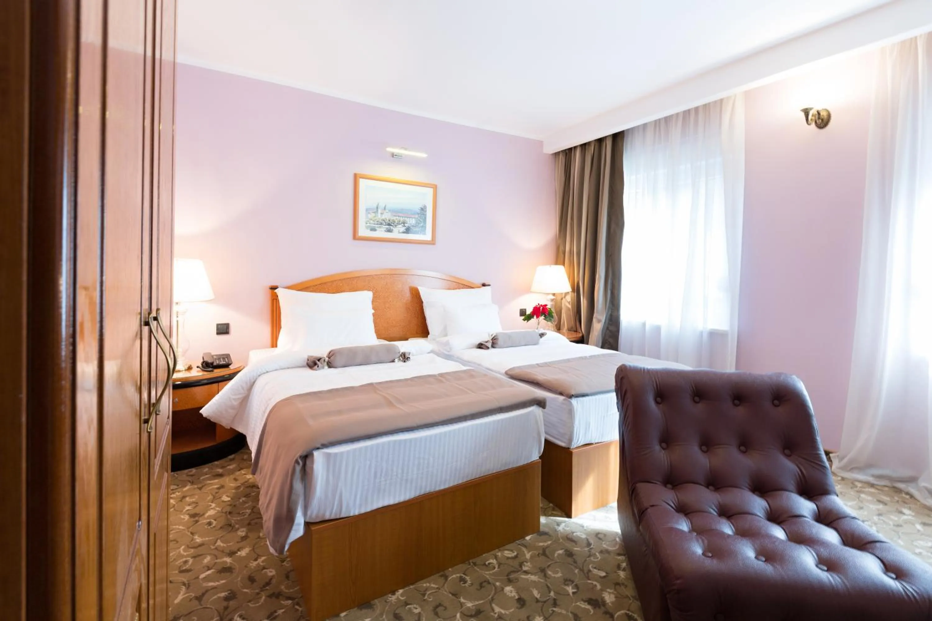 Bedroom, Bed in Hotel Sterling Garni