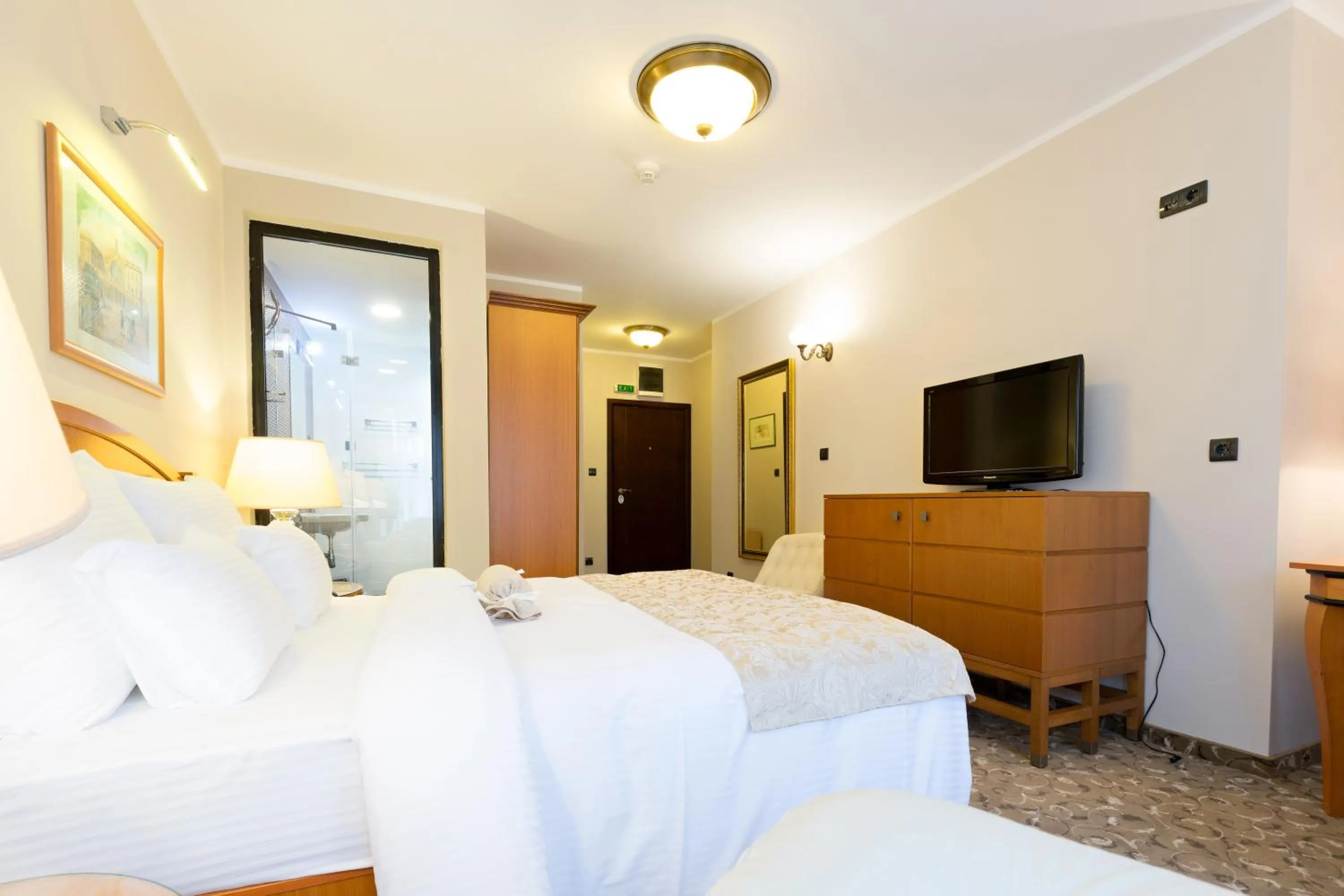 Bedroom, Bed in Hotel Sterling Garni