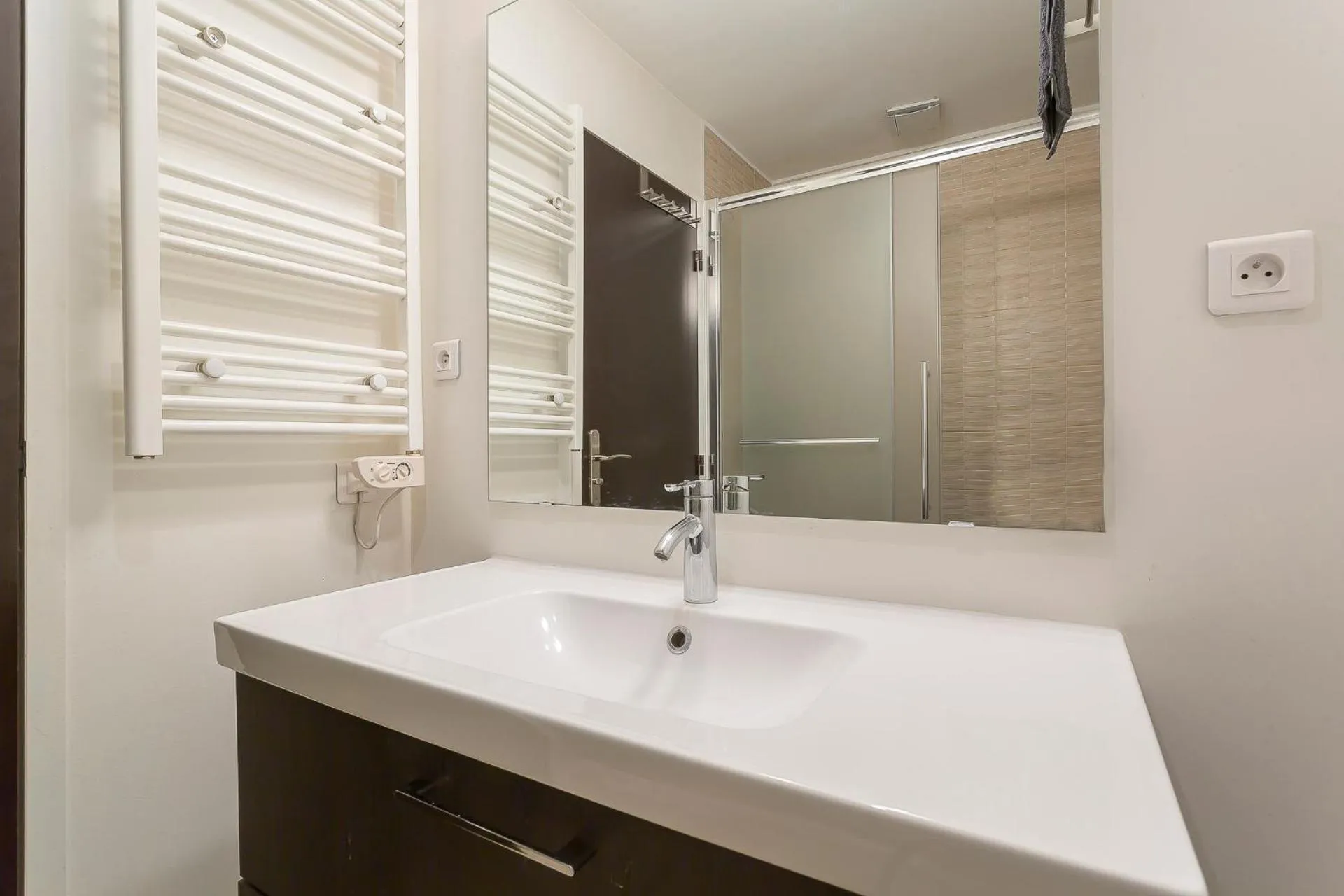 Bathroom in LE JACQUARD Garage Lyon Centre pour 2 à 8 pers