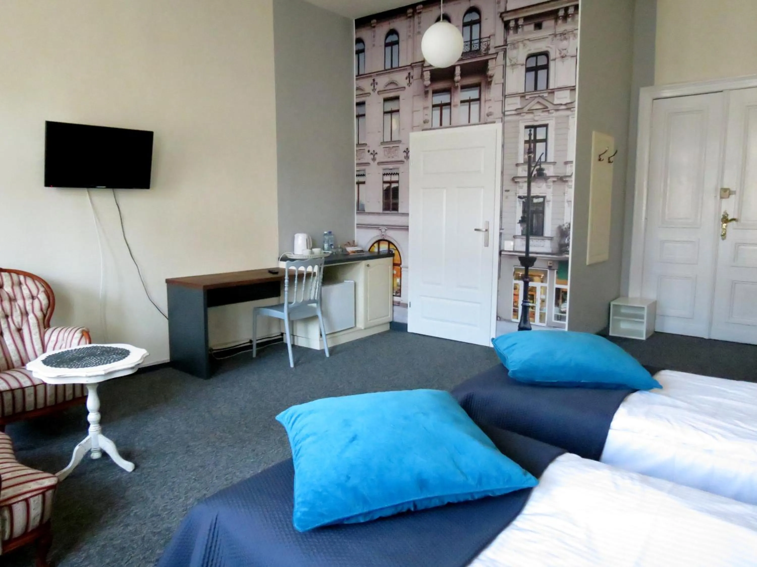 Photo of the whole room, Bed in Good Time Residence