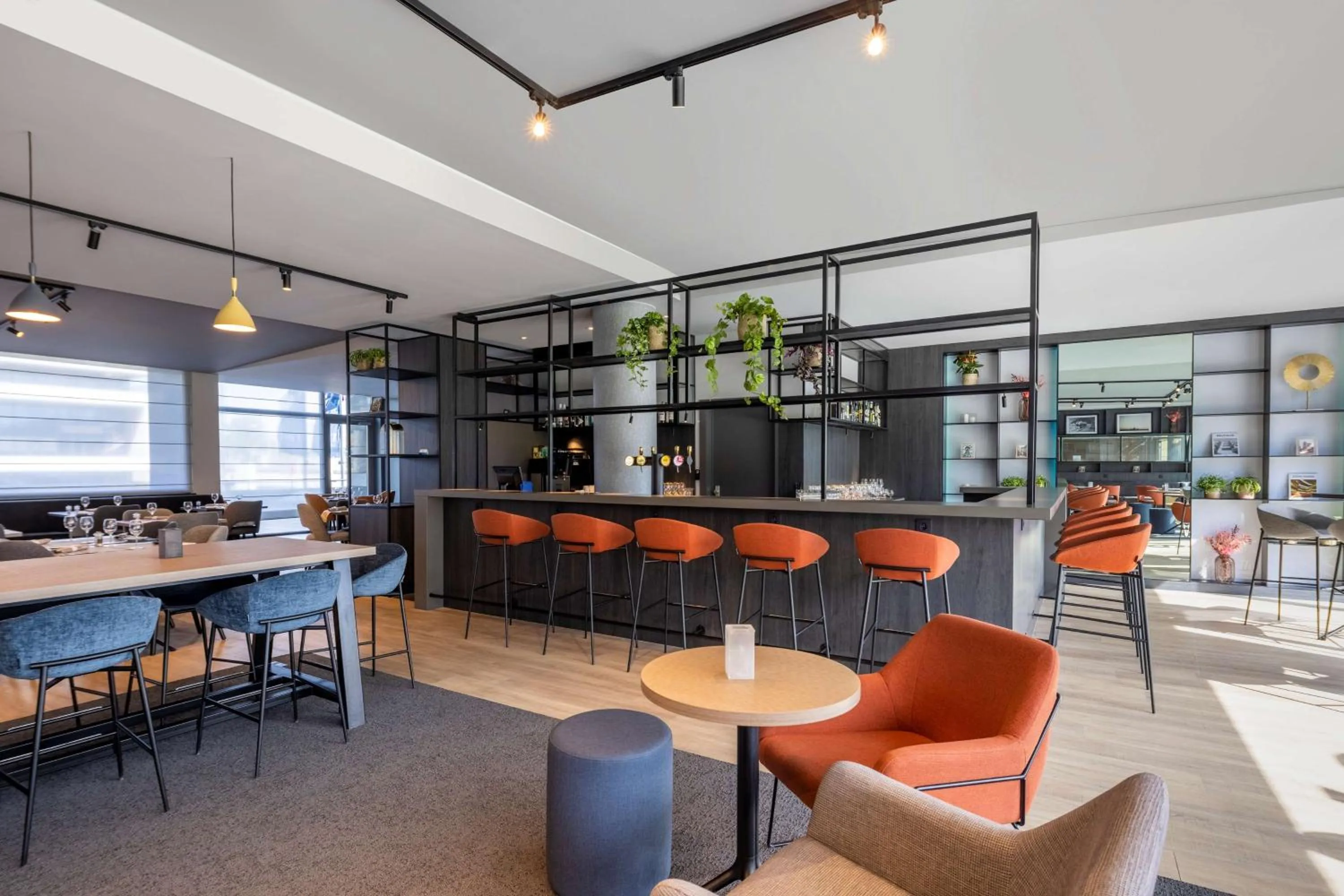 Lounge or bar in NH Brussels Airport