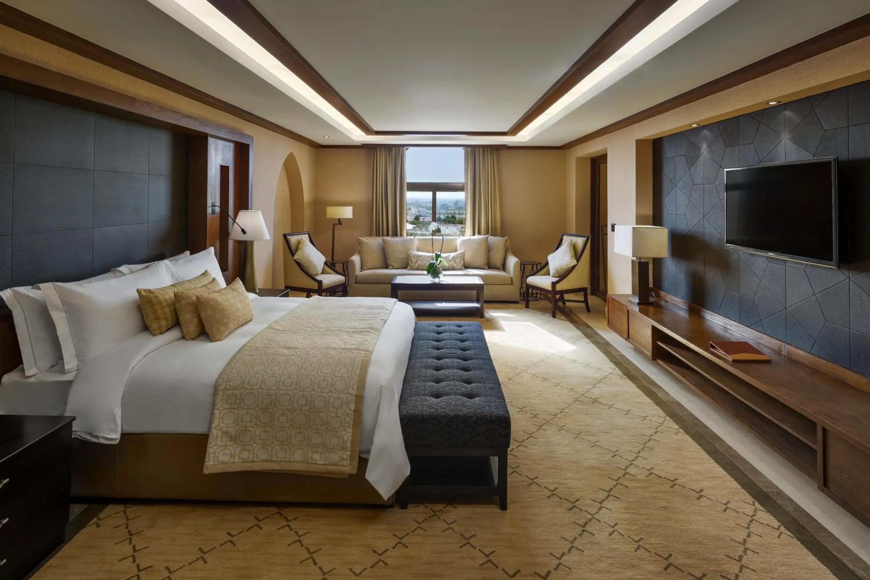 Seating area, Bed in InterContinental Durrat Al Riyadh Resort & Spa by IHG