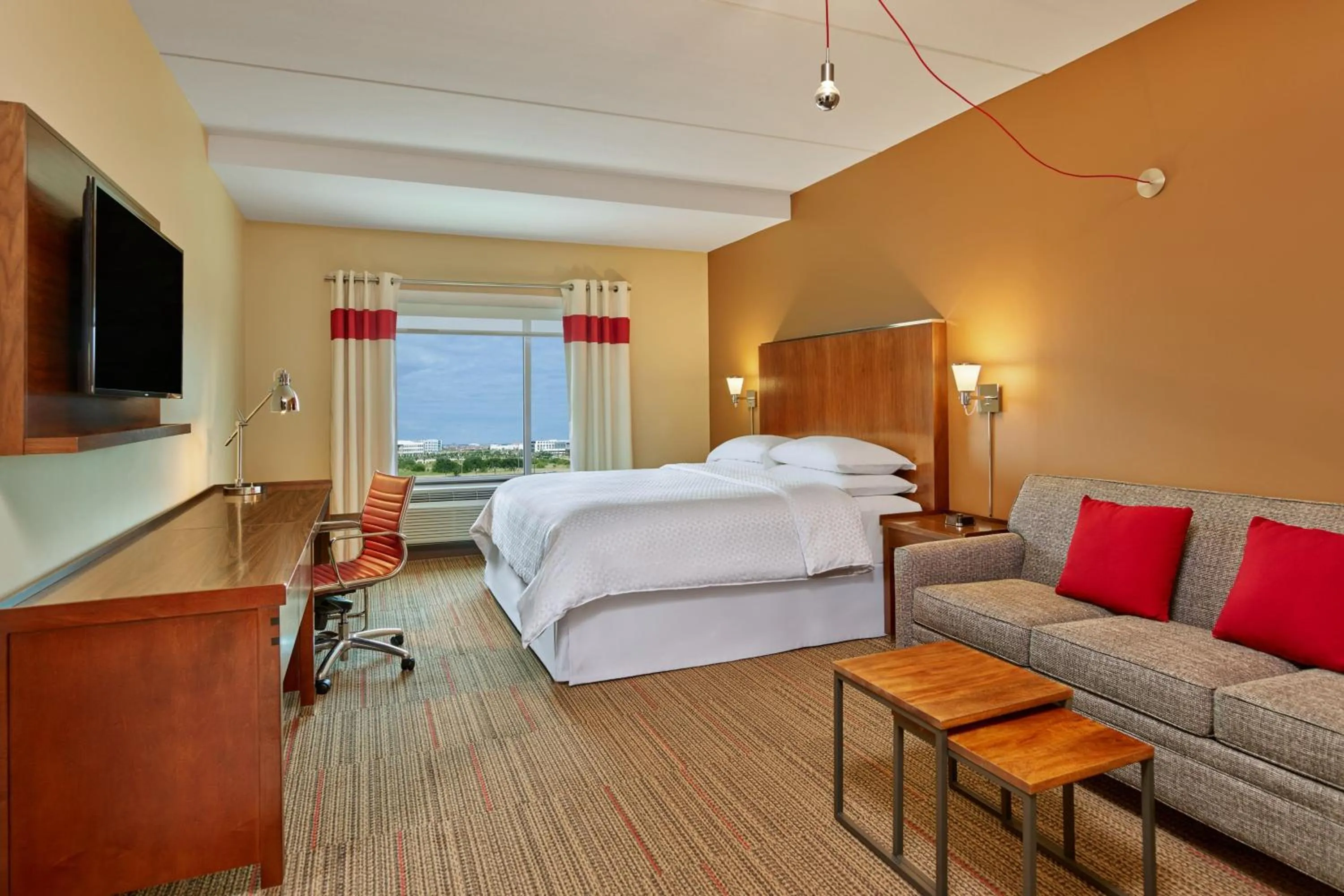 Photo of the whole room, Bed in Four Points by Sheraton Dallas Fort Worth Airport North