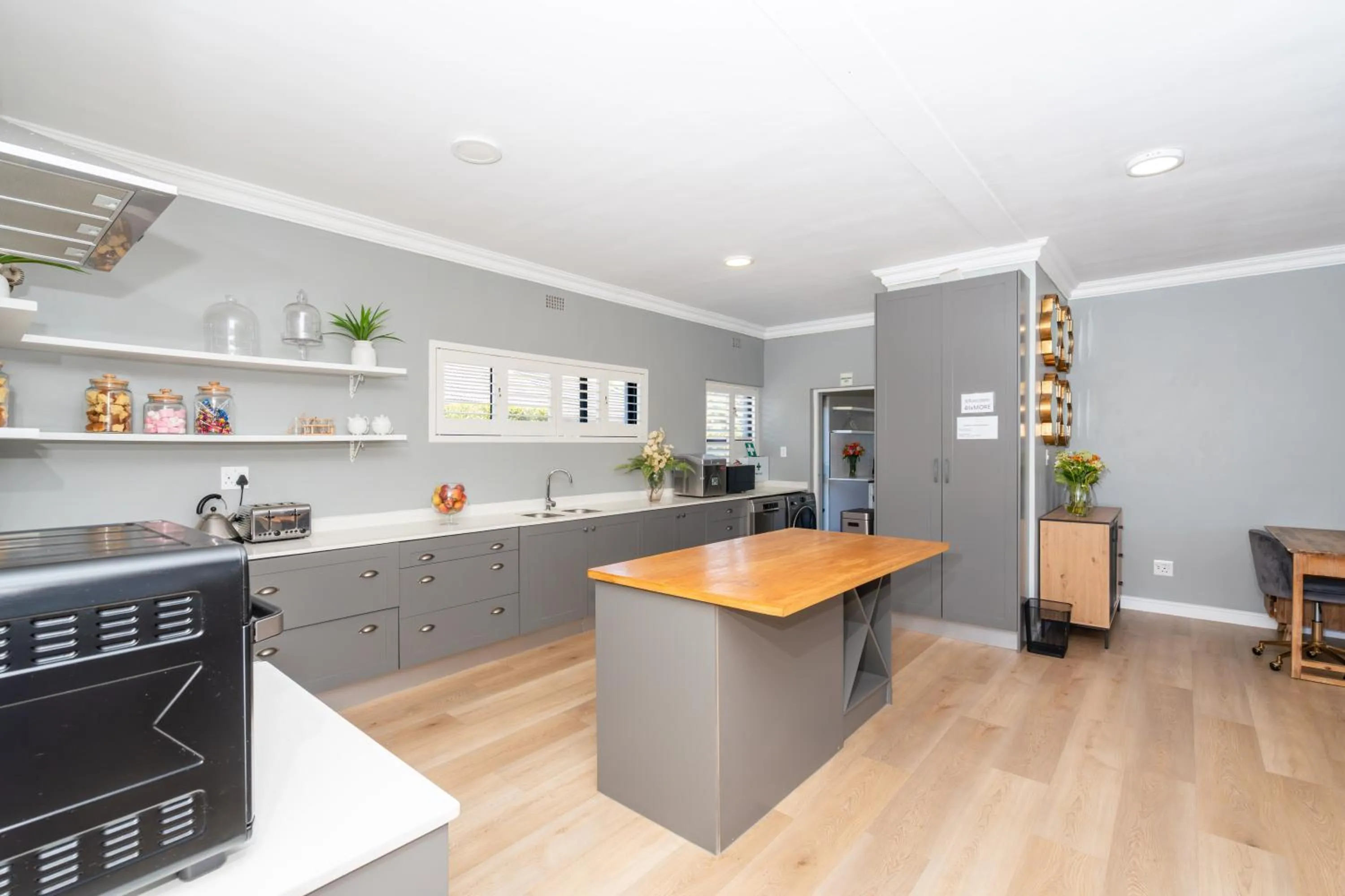 kitchen in 2 On Lismore Guesthouse