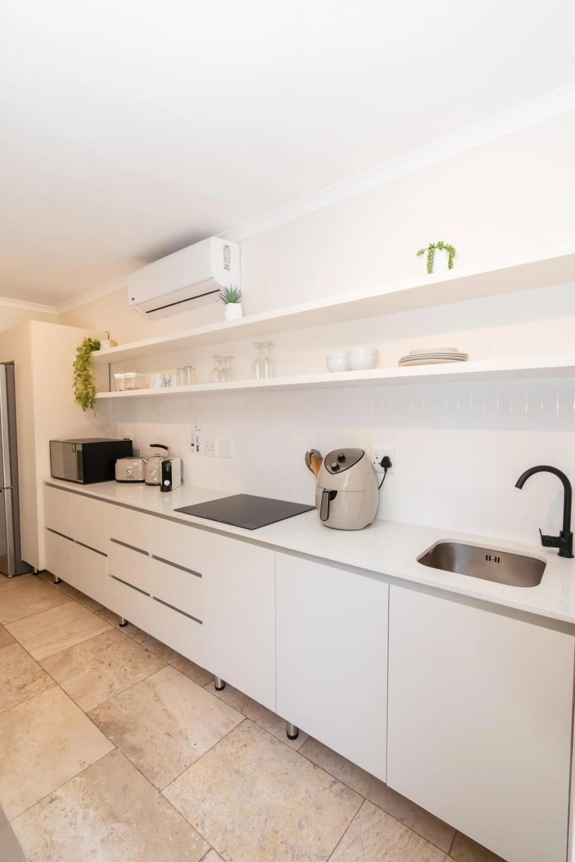 Kitchen or kitchenette in 2 On Lismore Guesthouse