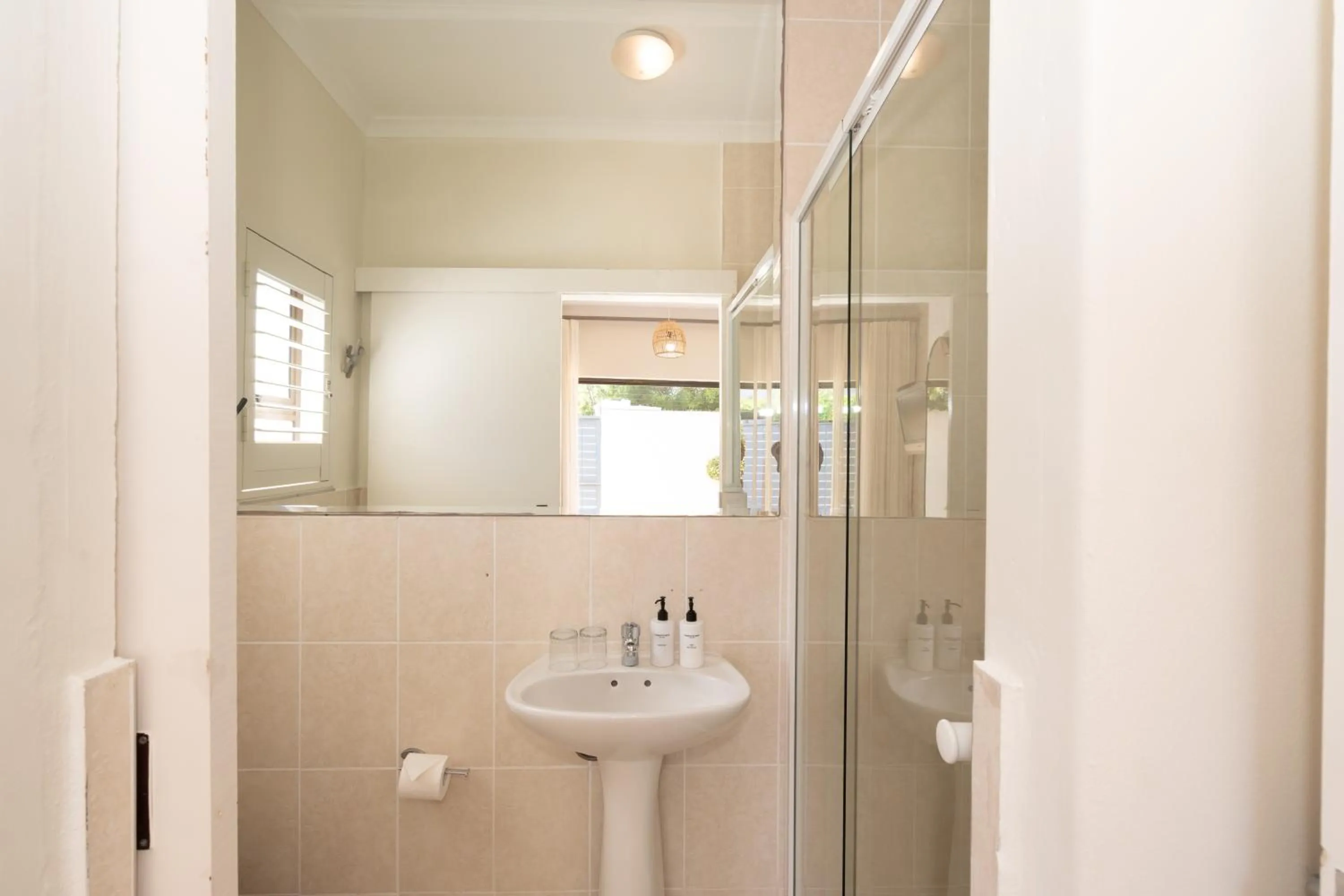 Shower in 2 On Lismore Guesthouse