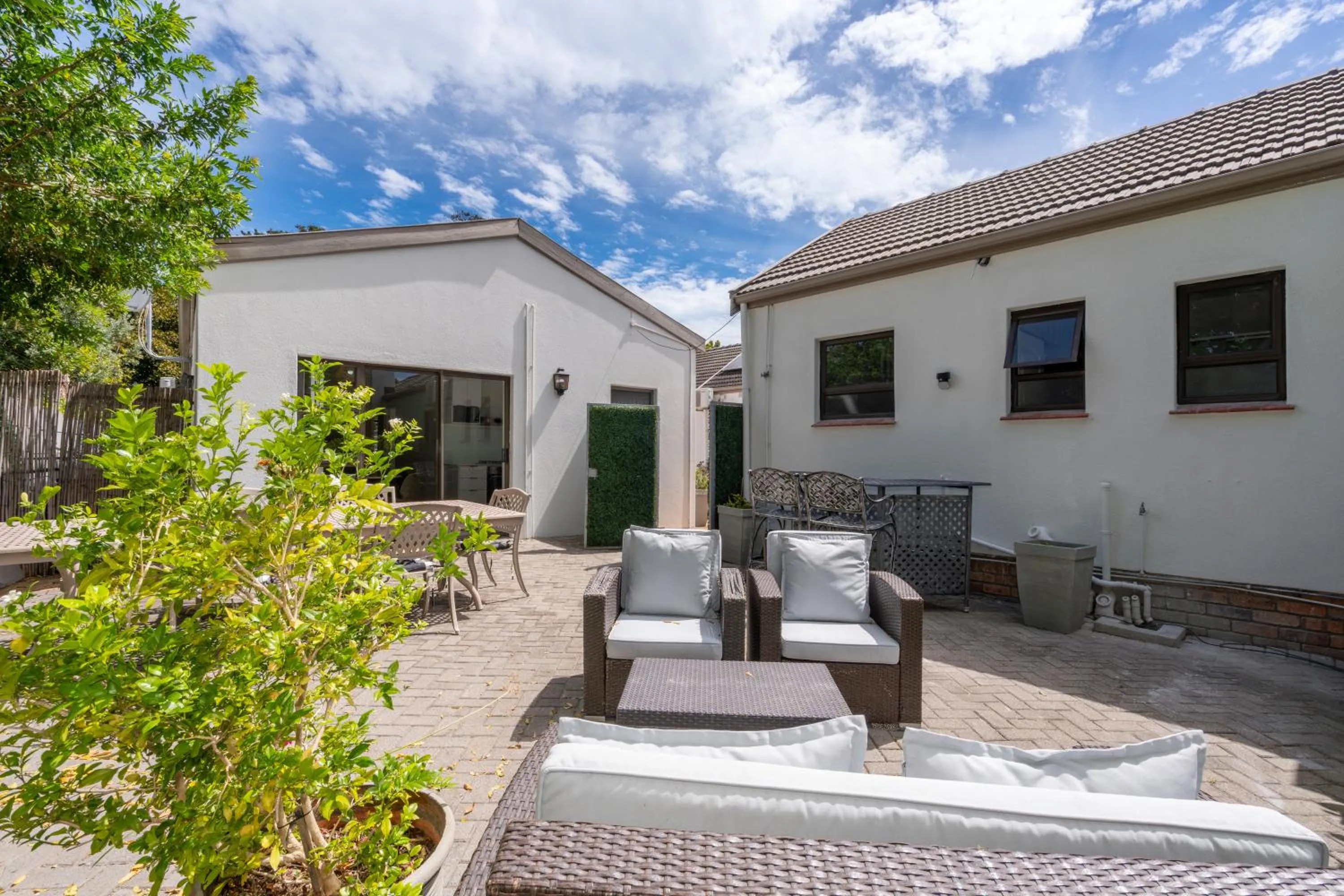 Property building in 2 On Lismore Guesthouse