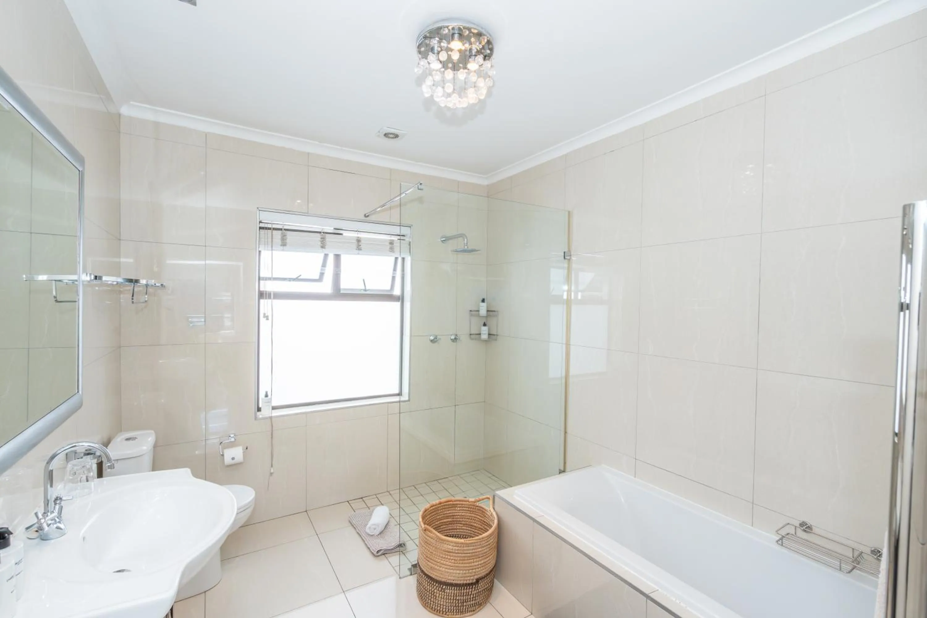 Shower in 2 On Lismore Guesthouse