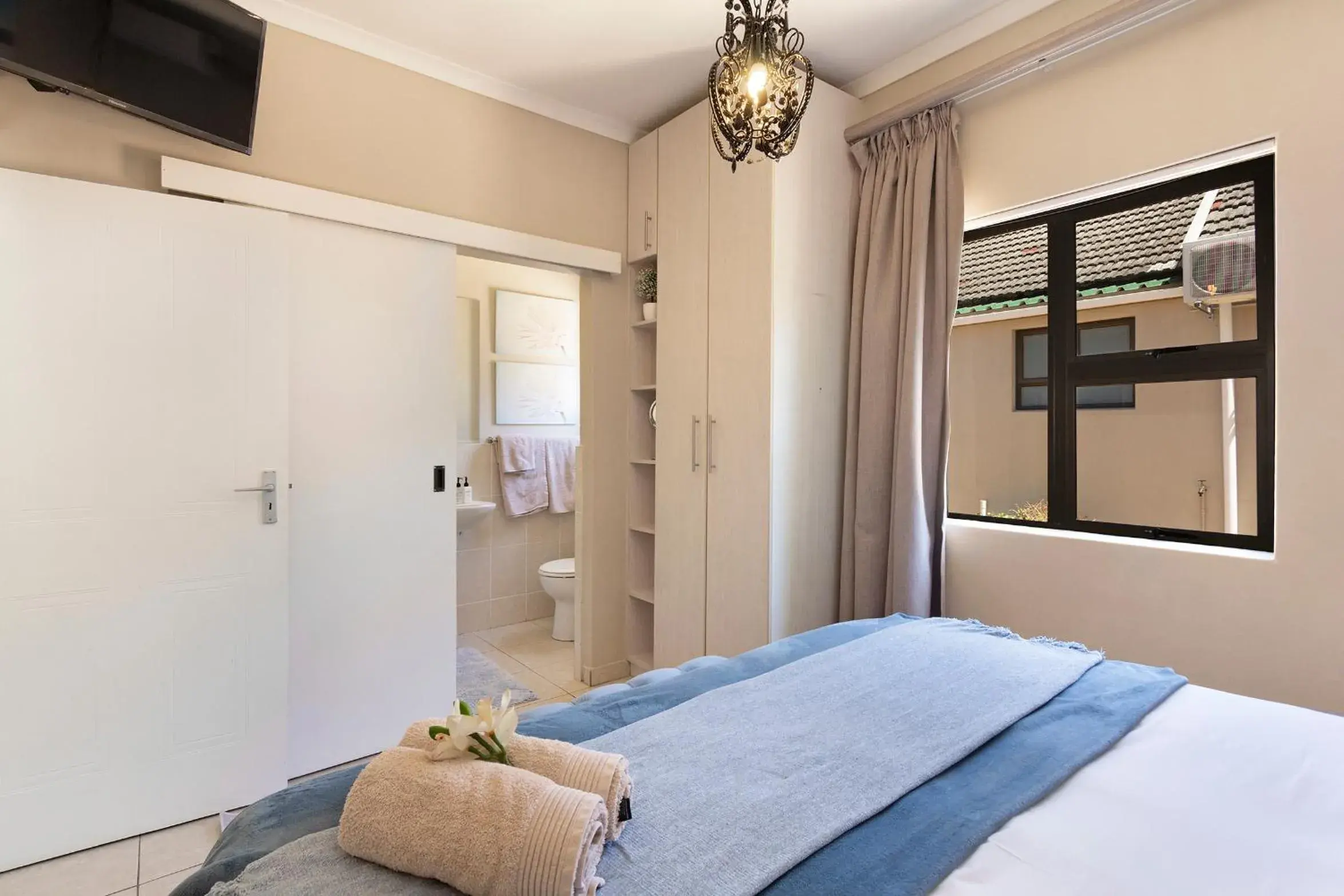 Three-Bedroom Apartment in 2 On Lismore Guesthouse Three-Bedroom Apartment in 2 On Lismore Guesthouse