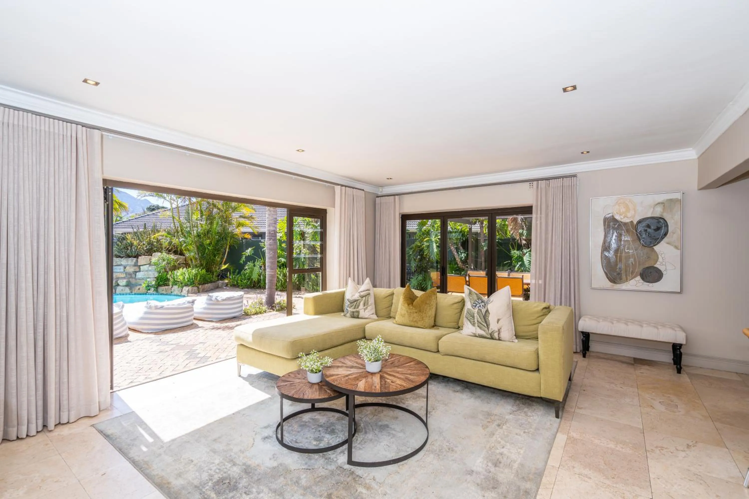 Living room in 2 On Lismore Guesthouse