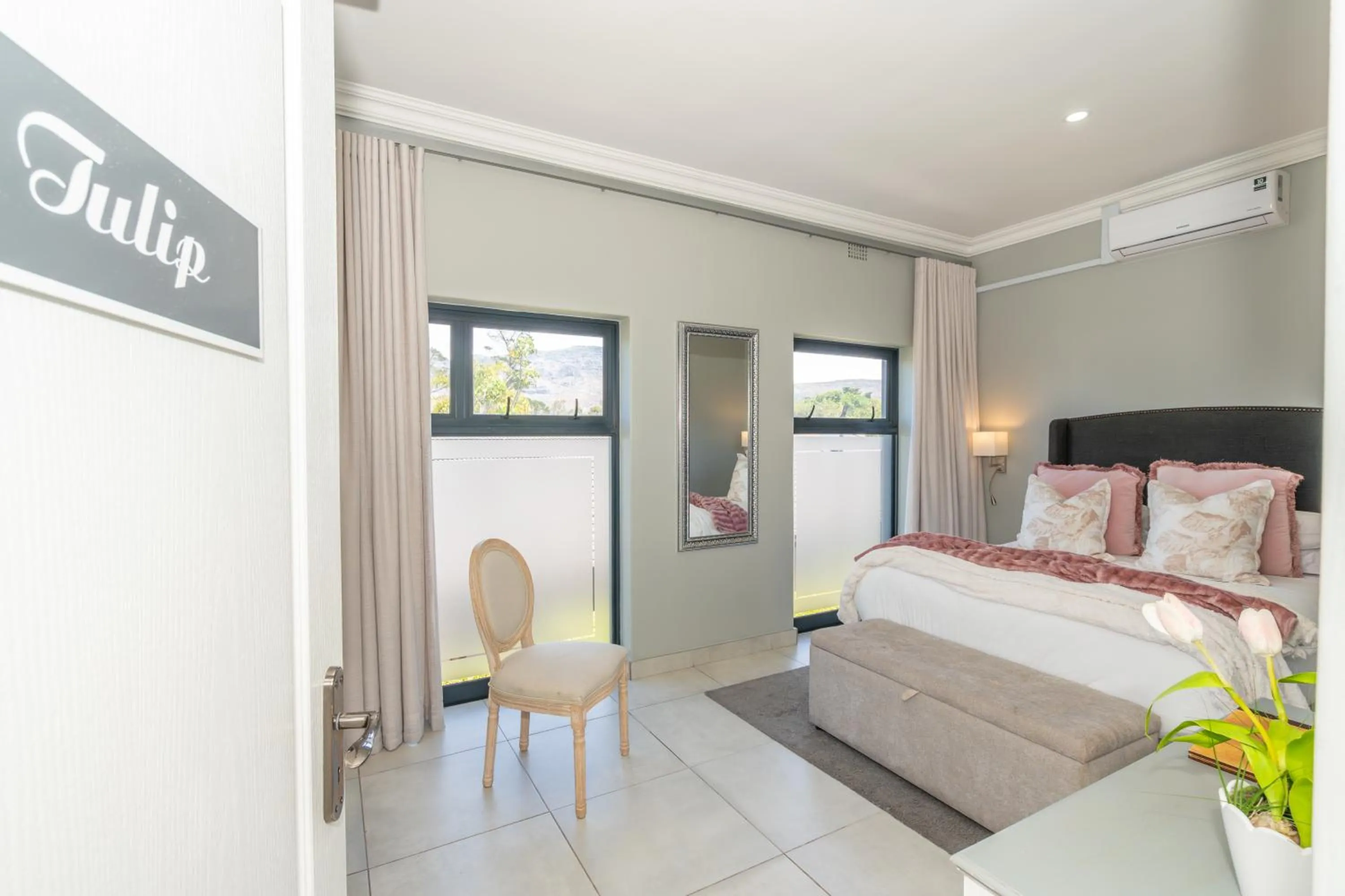 Photo of the whole room, Bed in 2 On Lismore Guesthouse