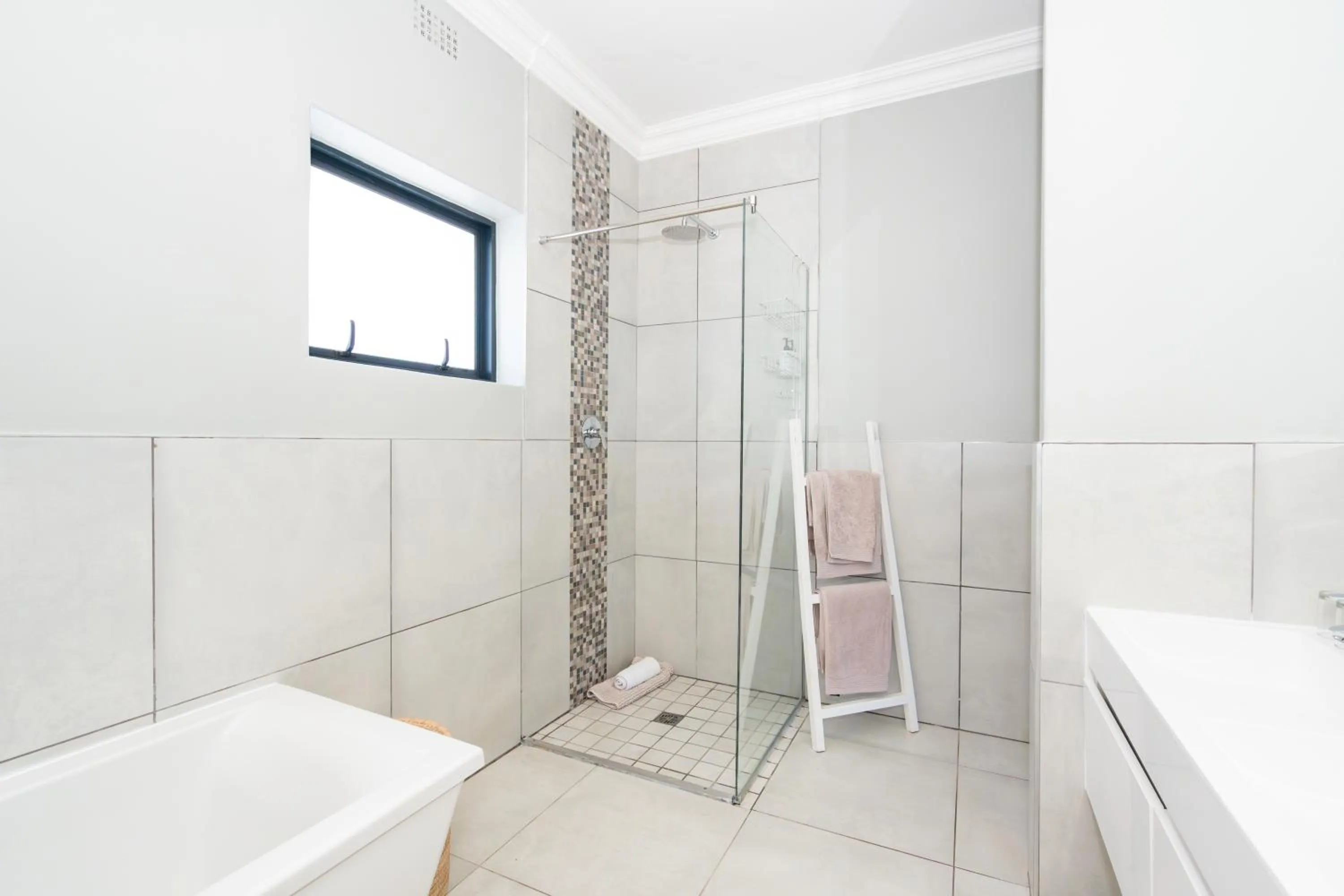 Bathroom in 2 On Lismore Guesthouse