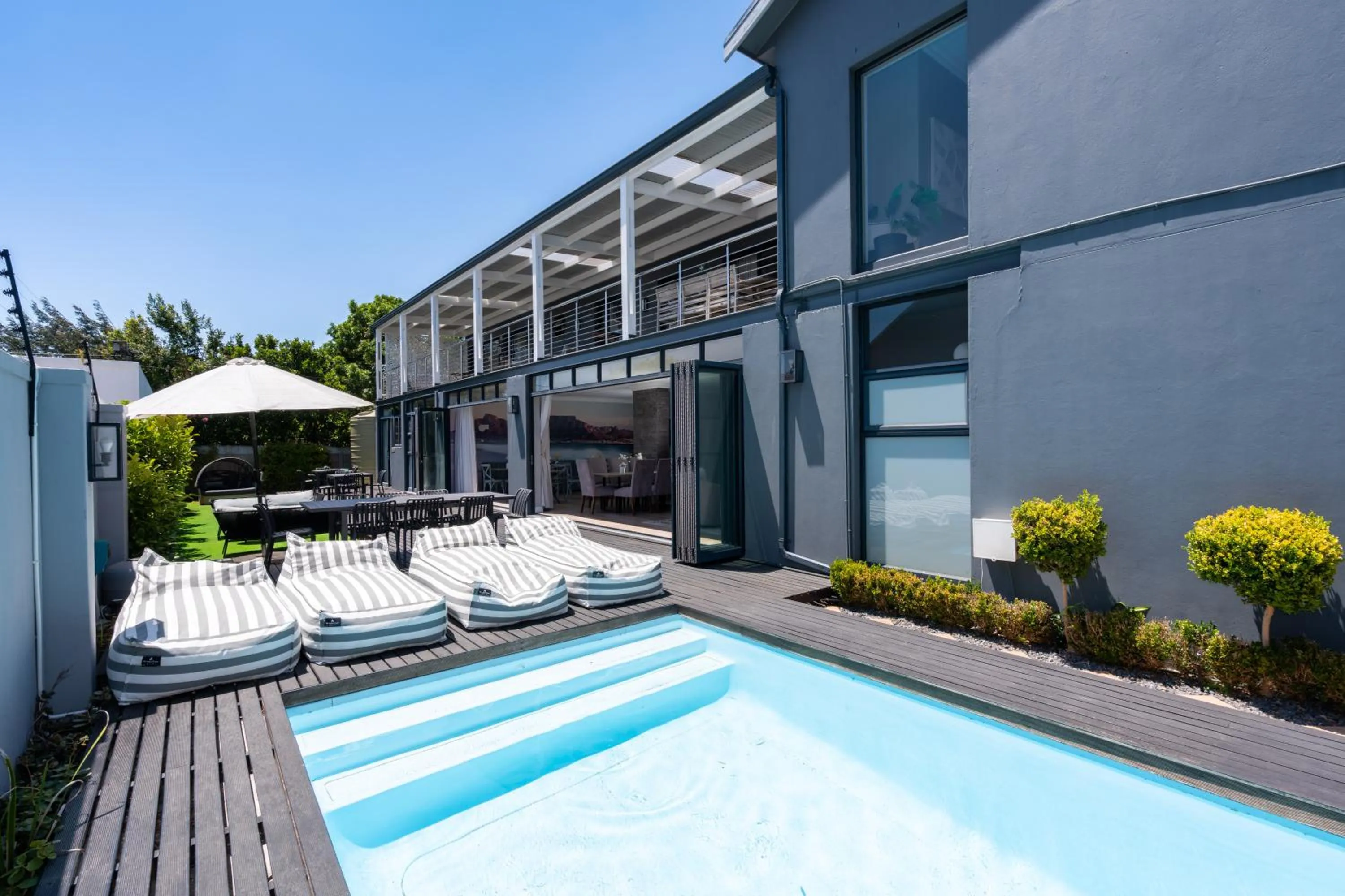 Swimming pool in 2 On Lismore Guesthouse