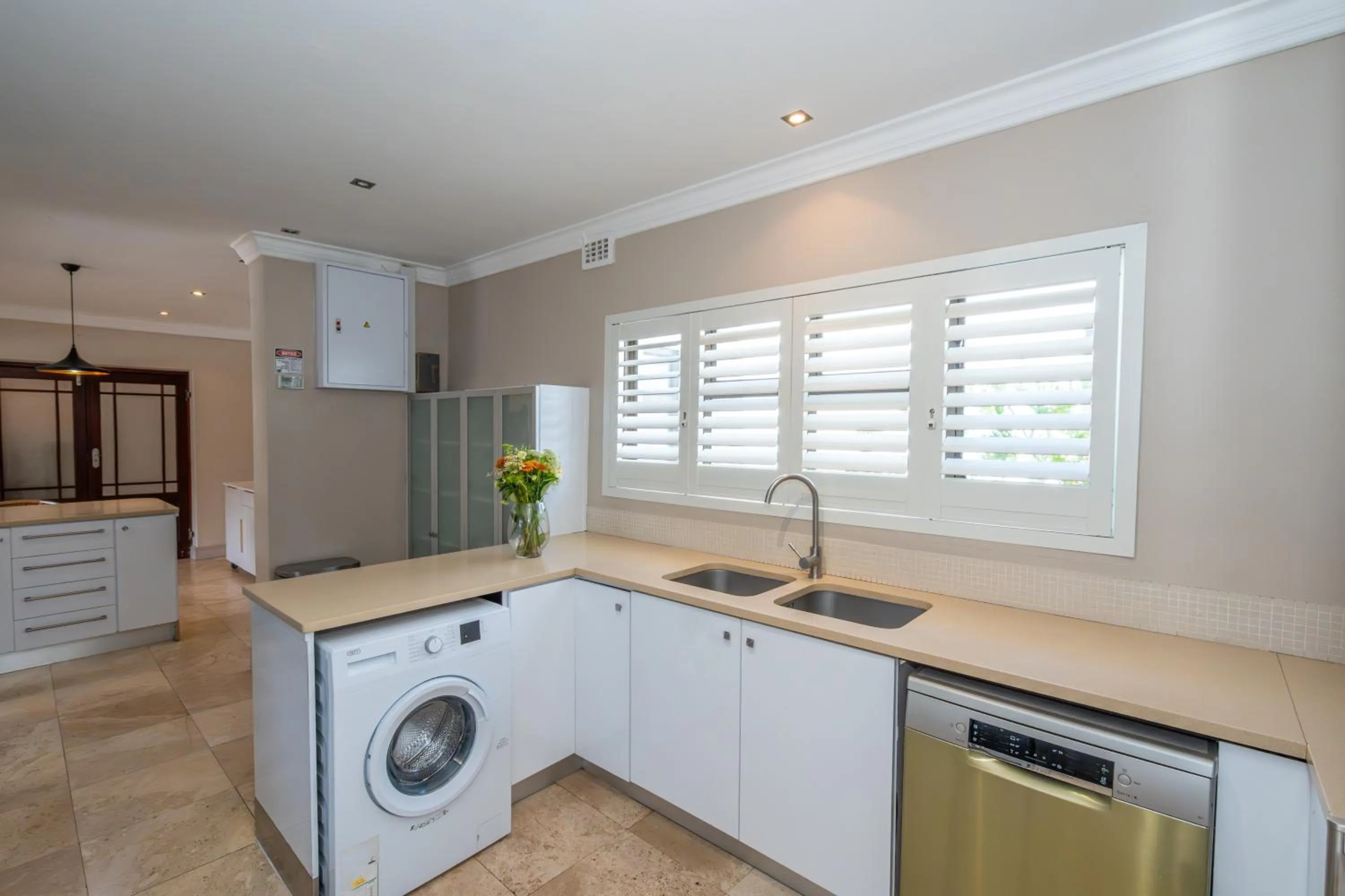 Kitchen or kitchenette in 2 On Lismore Guesthouse