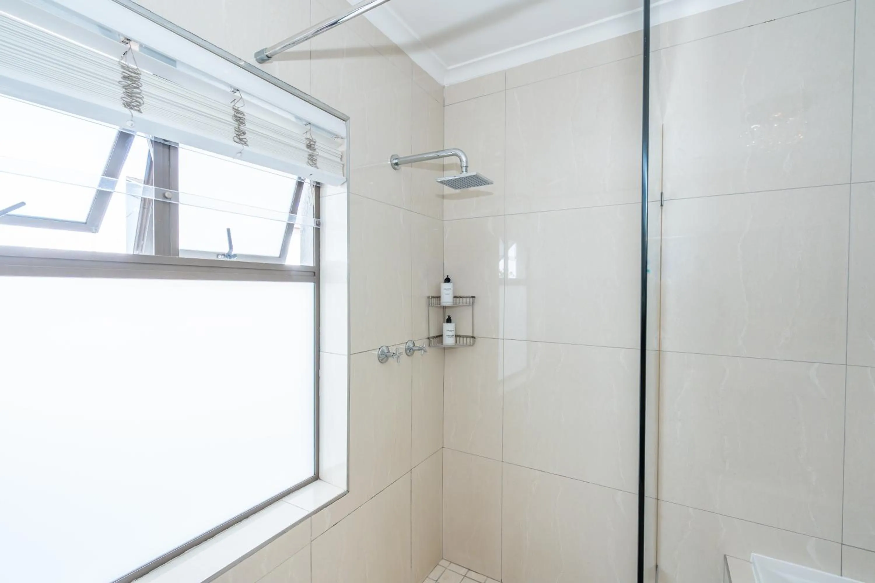 Shower in 2 On Lismore Guesthouse