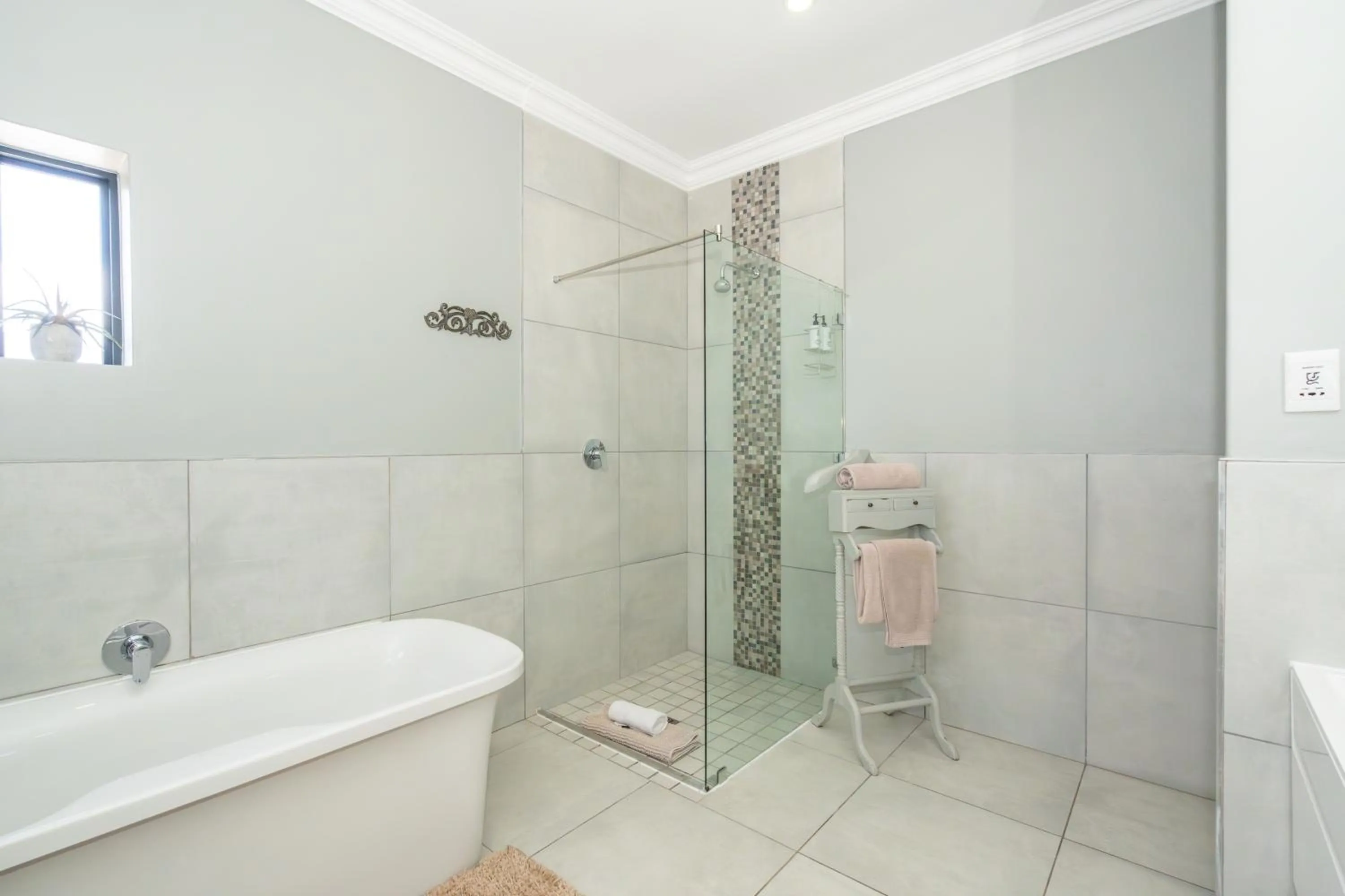 Shower in 2 On Lismore Guesthouse