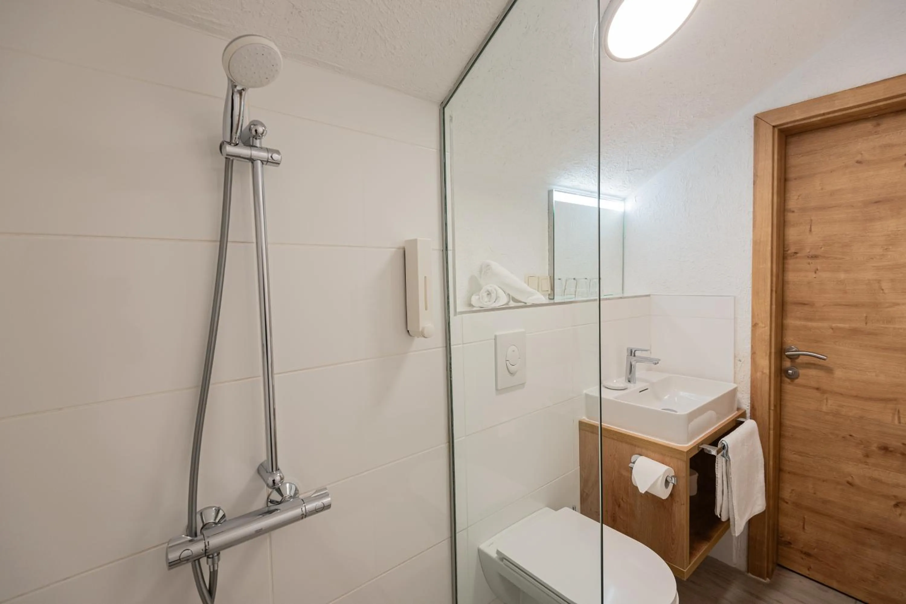 Shower in Hotel Modus