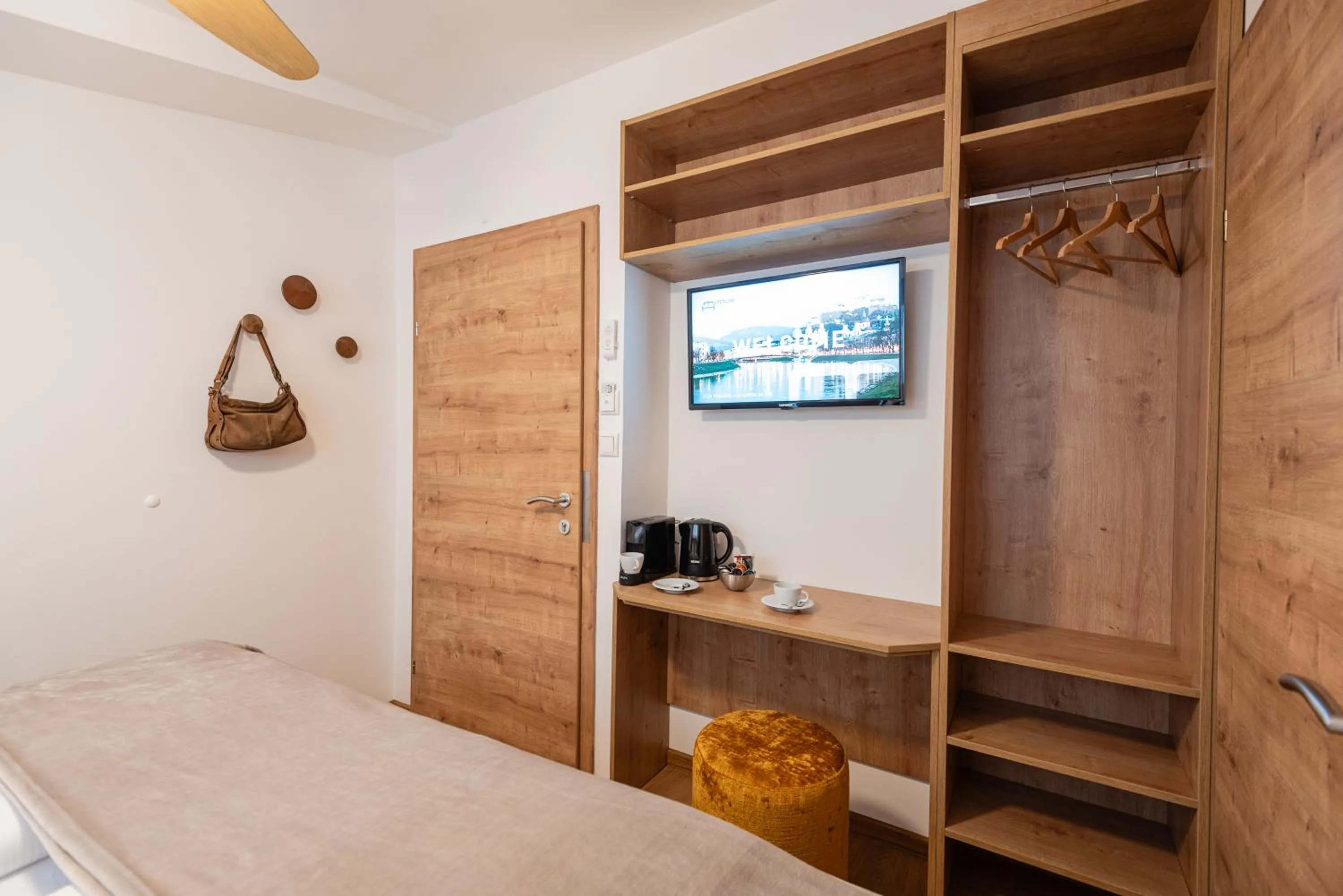 TV and multimedia, Bed in Hotel Modus