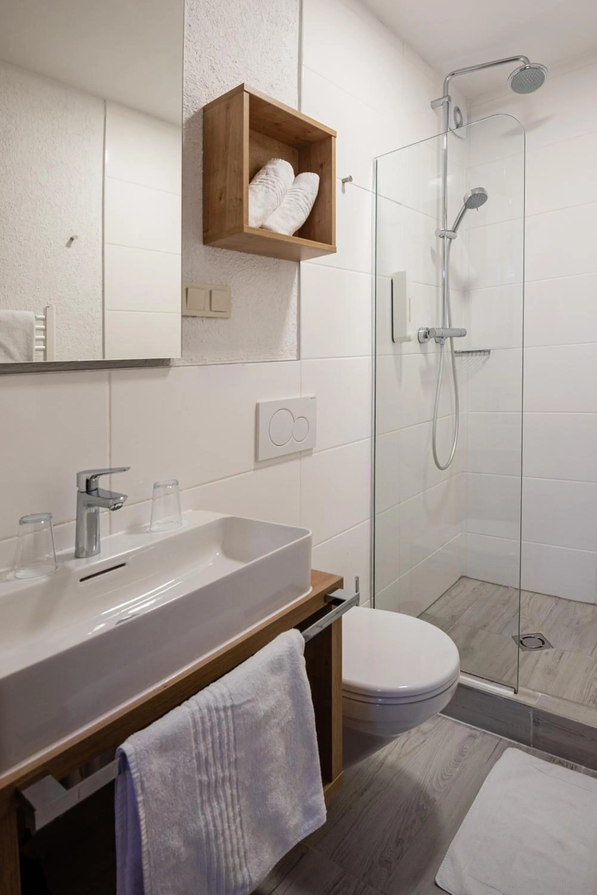 Shower in Hotel Modus