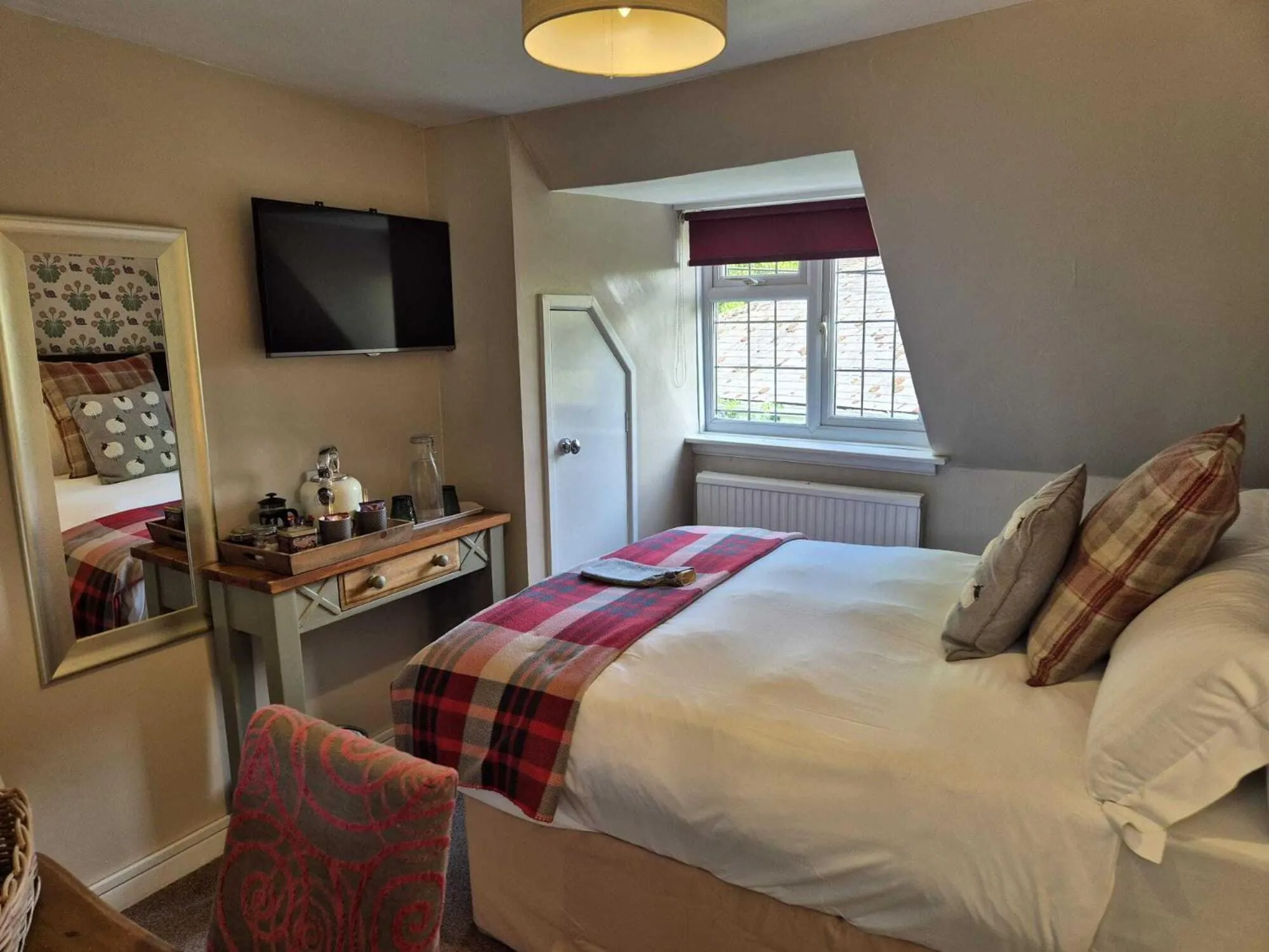 Bedroom, Bed in The Three Cups Inn