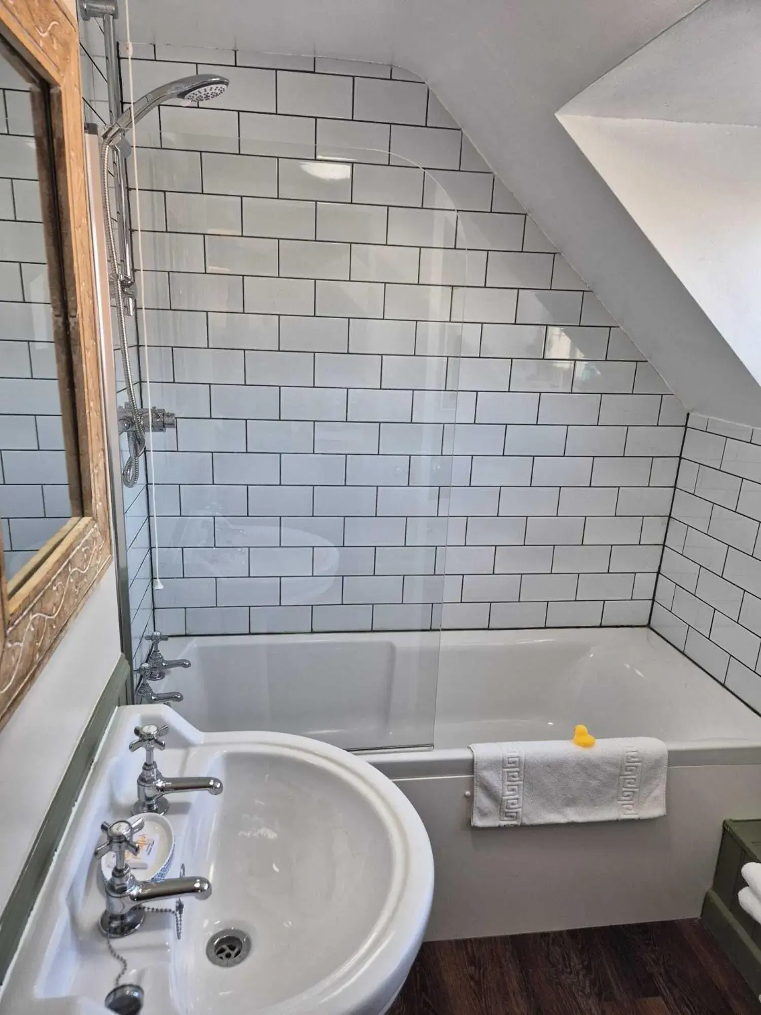 Deluxe Triple Room in The Three Cups Inn Deluxe Triple Room in The Three Cups Inn