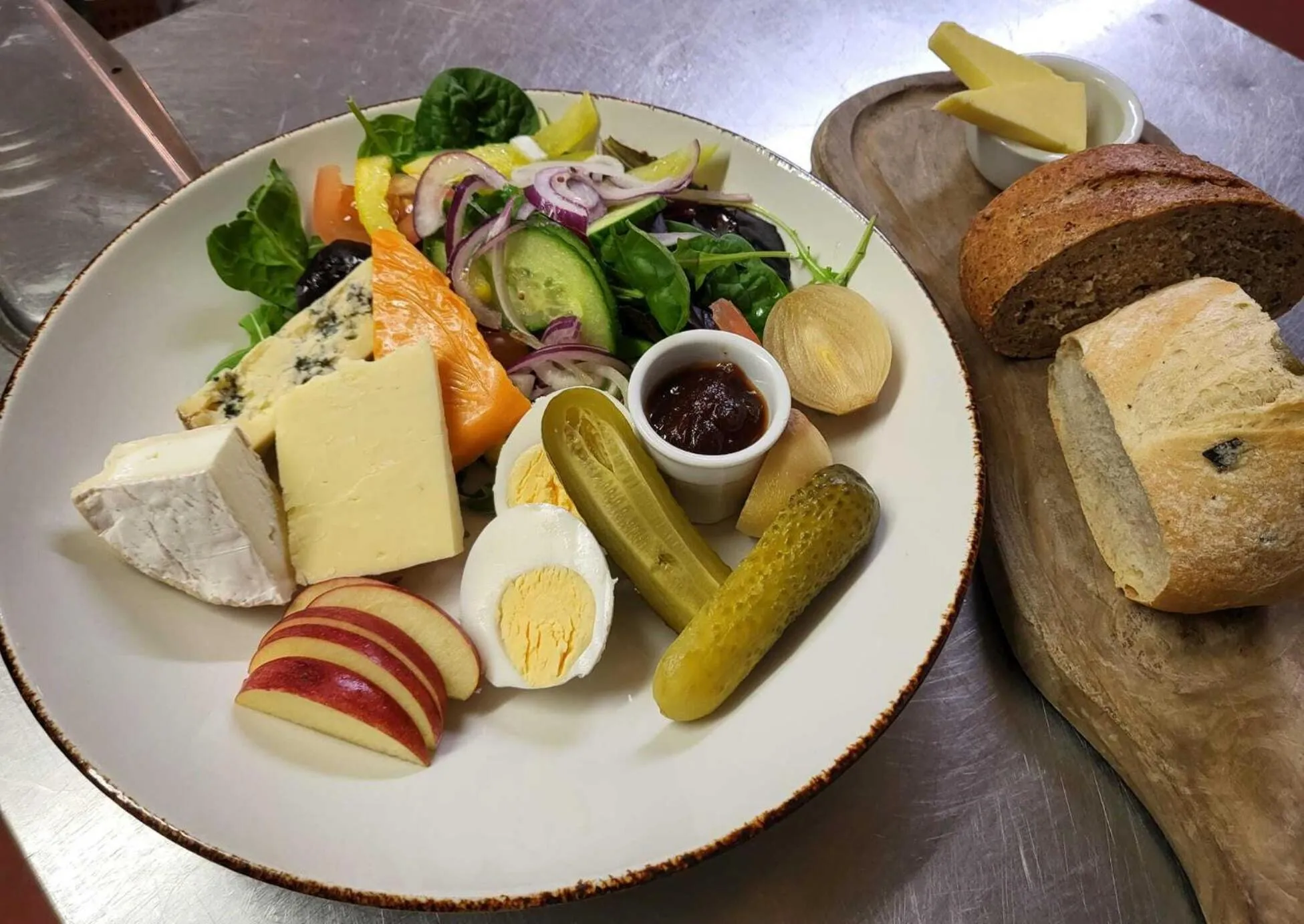 Food and drinks in The Three Cups Inn