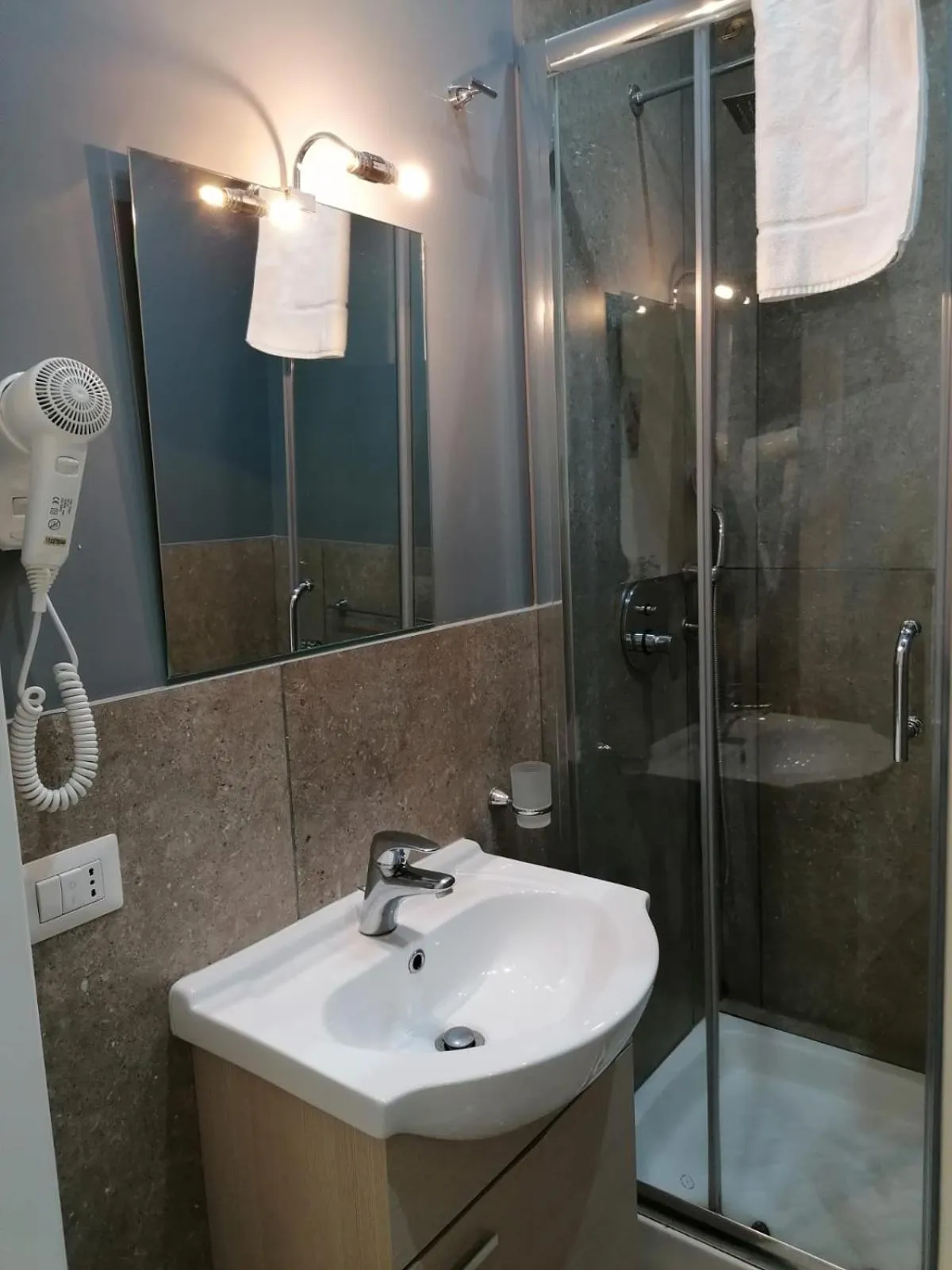 Shower in Amedeo Square