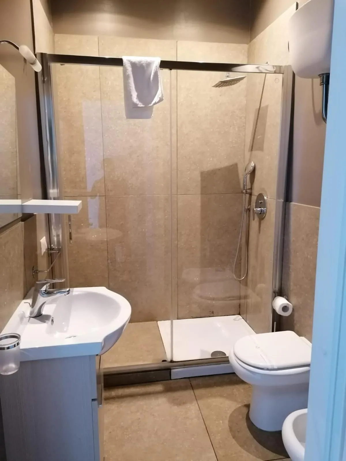 Shower in Amedeo Square