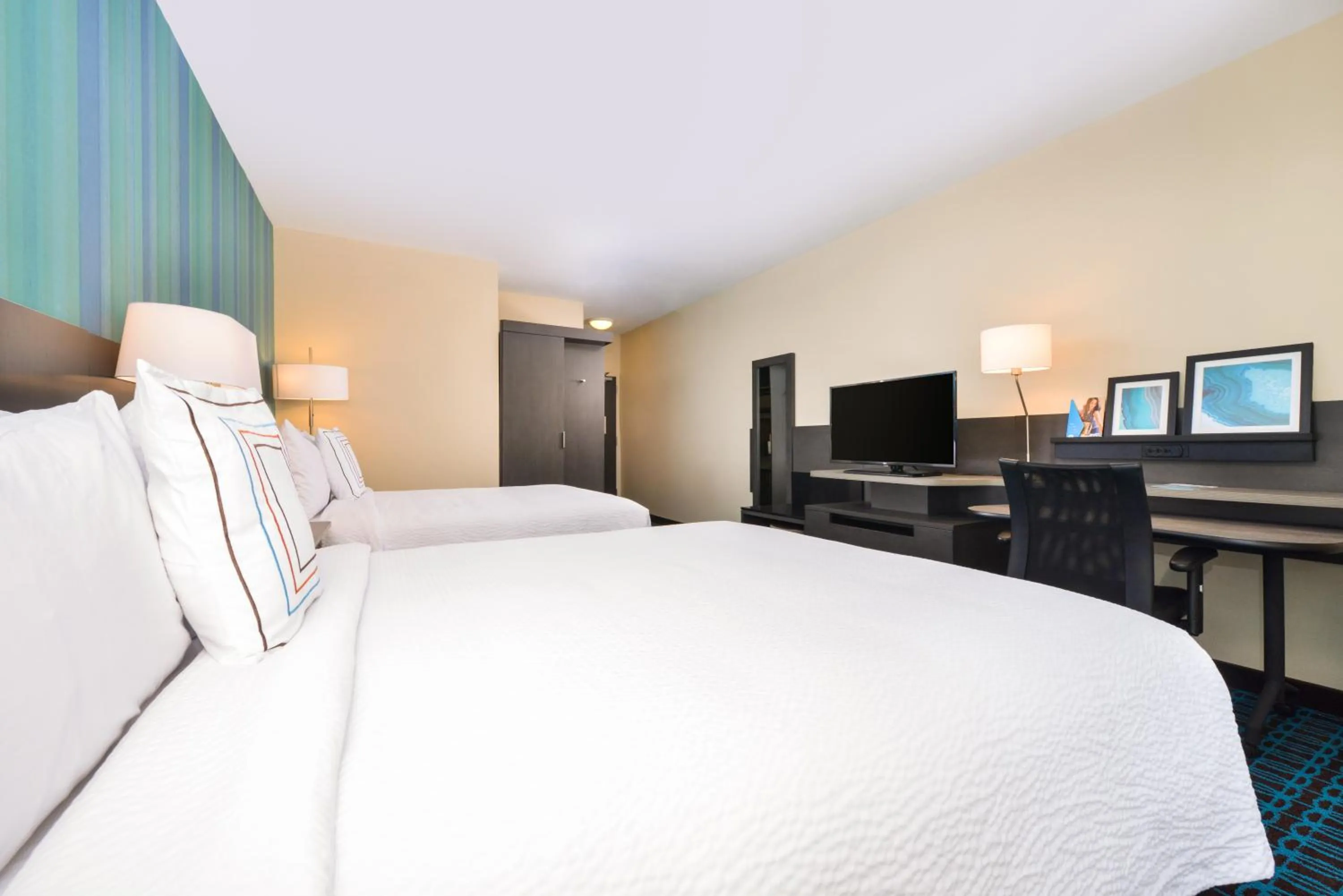 Guests, Bed in Fairfield Inn & Suites by Marriott Raleigh Cary