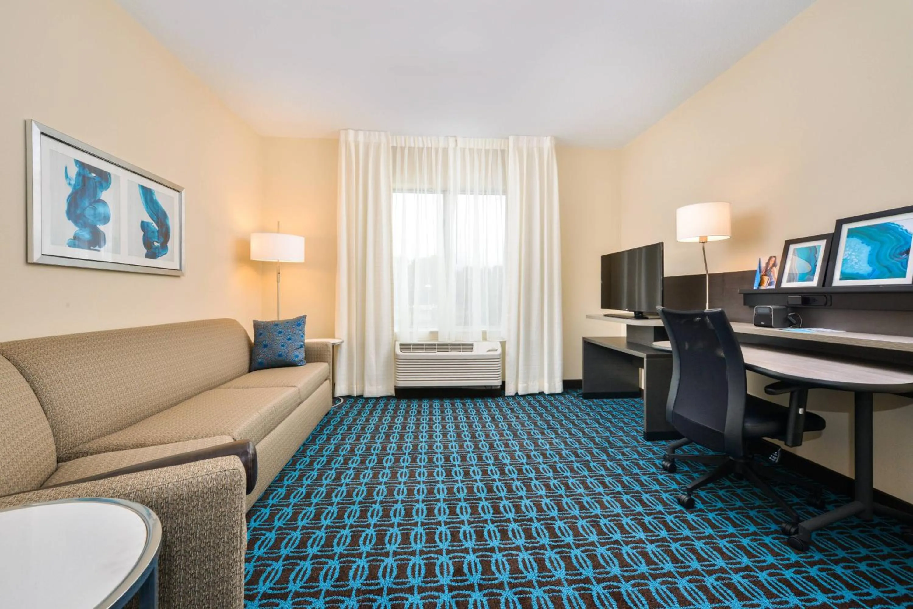 Living room in Fairfield Inn & Suites by Marriott Raleigh Cary