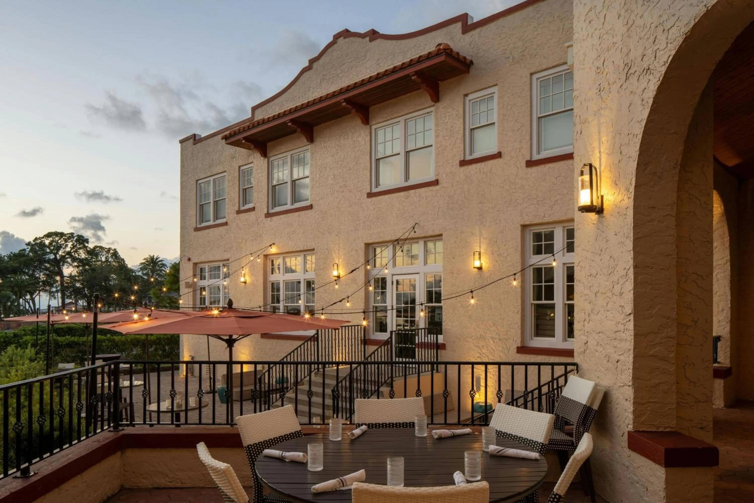 Restaurant/places to eat in Fenway Hotel, Autograph Collection