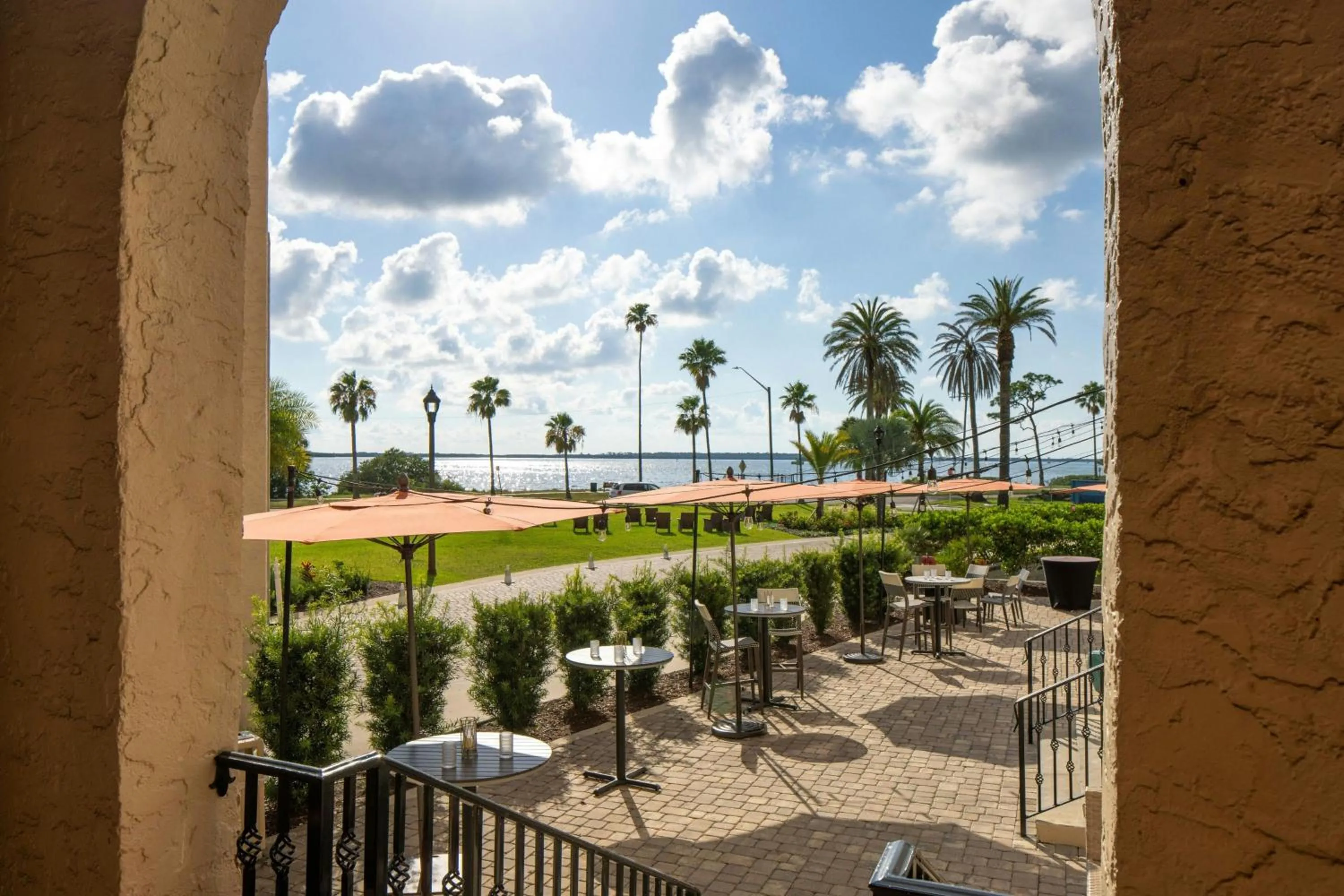 Restaurant/places to eat in Fenway Hotel, Autograph Collection