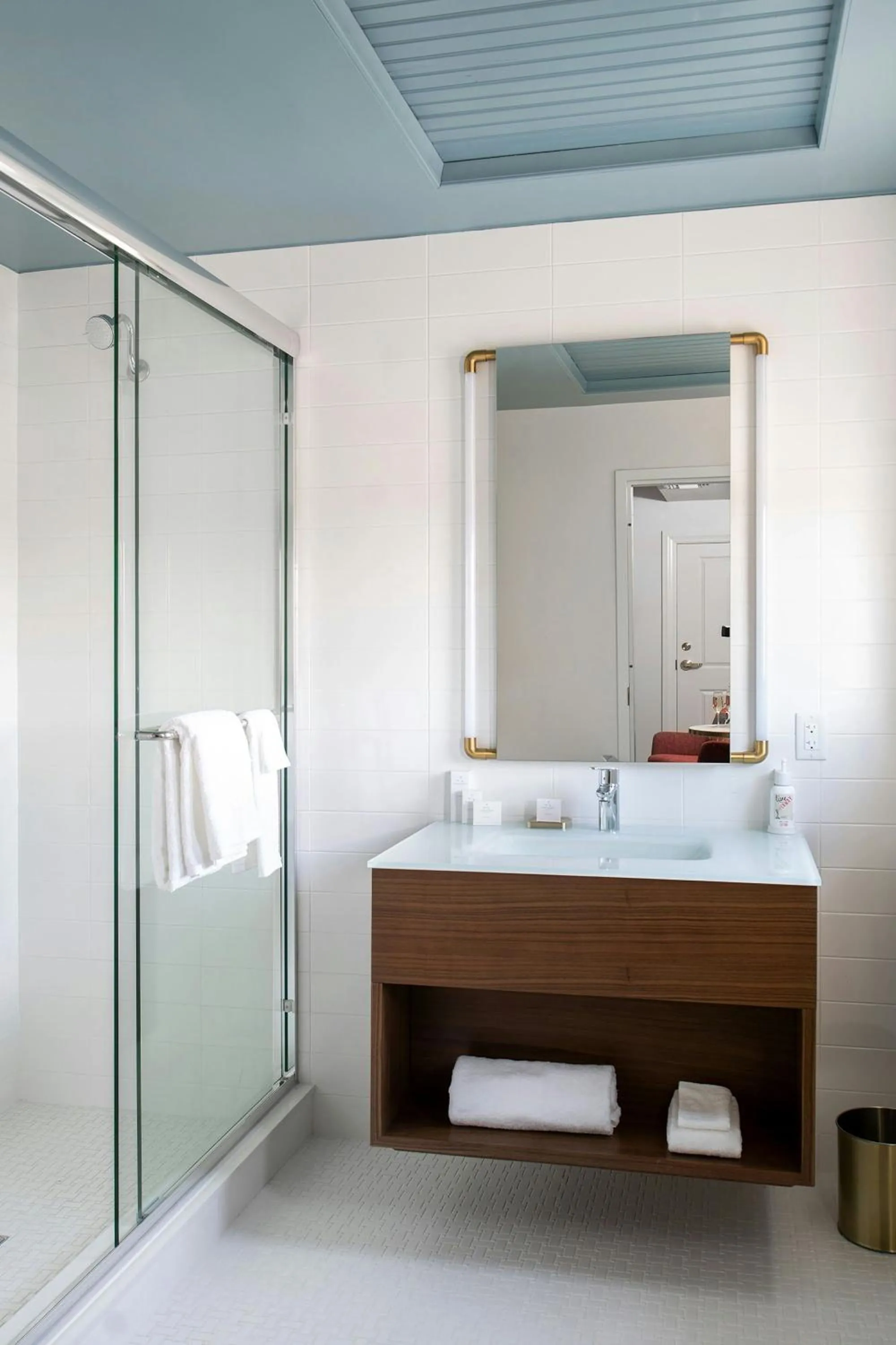 Bathroom, Bed in Fenway Hotel, Autograph Collection