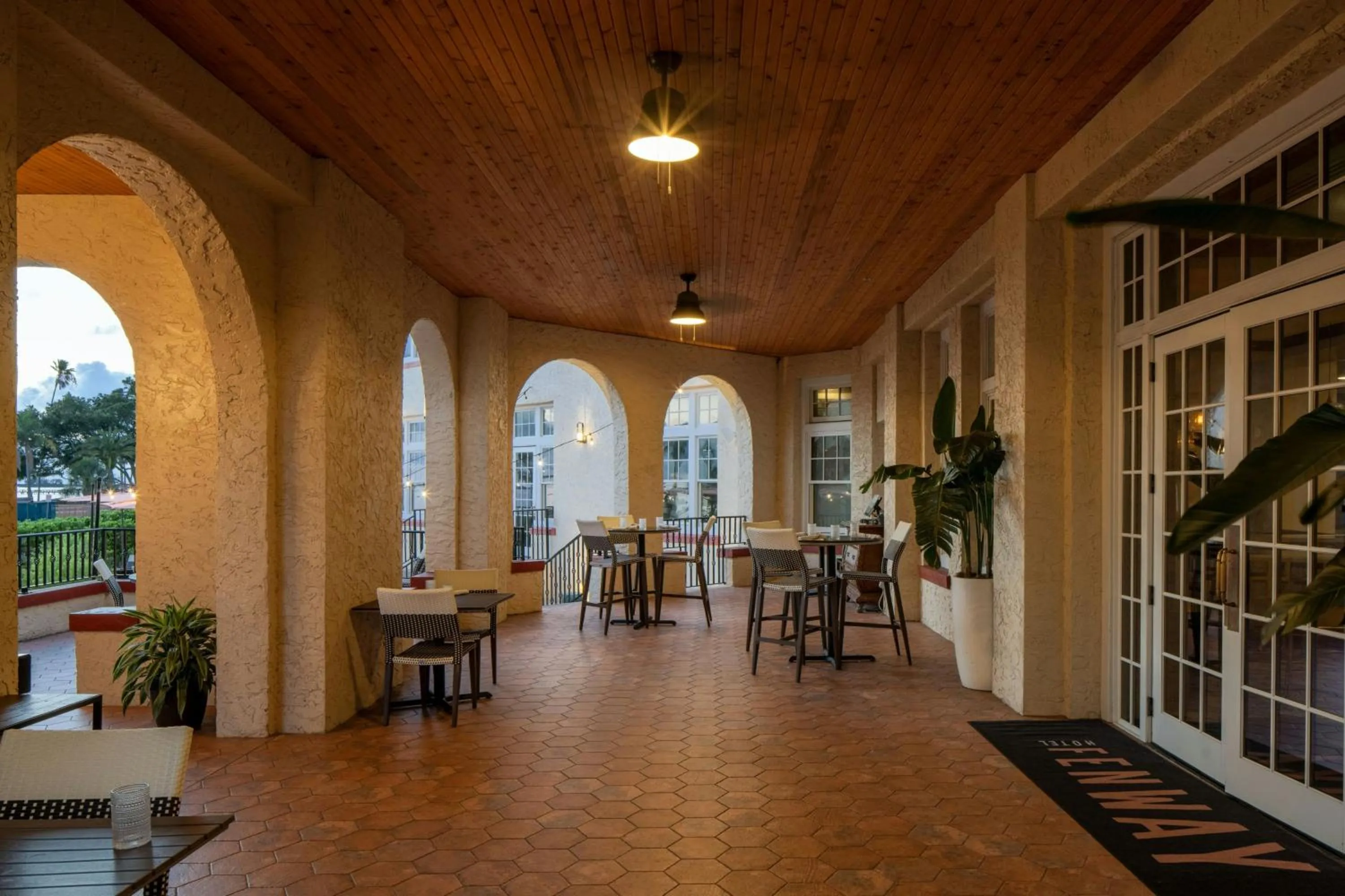 Restaurant/places to eat in Fenway Hotel, Autograph Collection