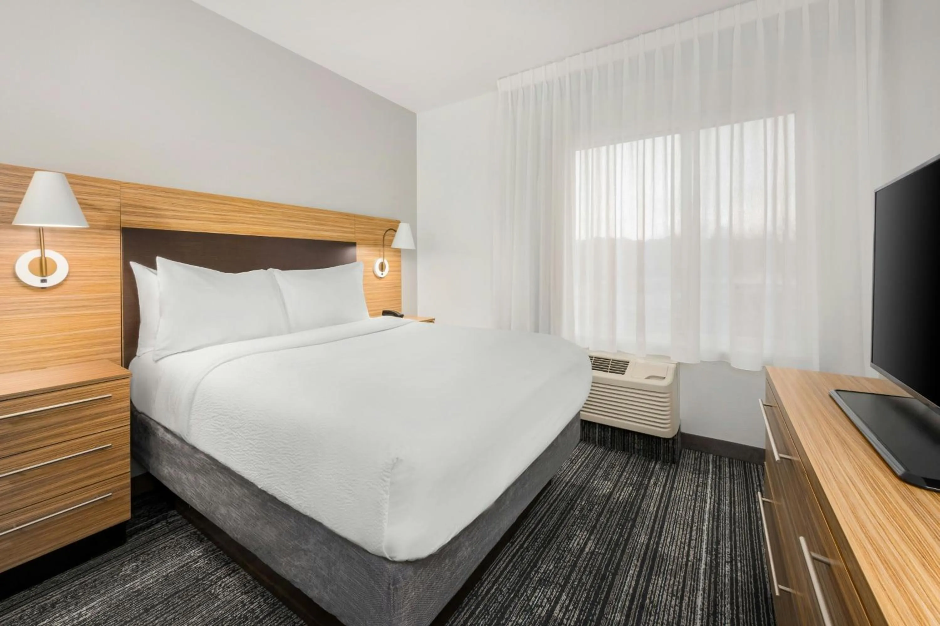 Bedroom, Bed in TownePlace Suites Dothan