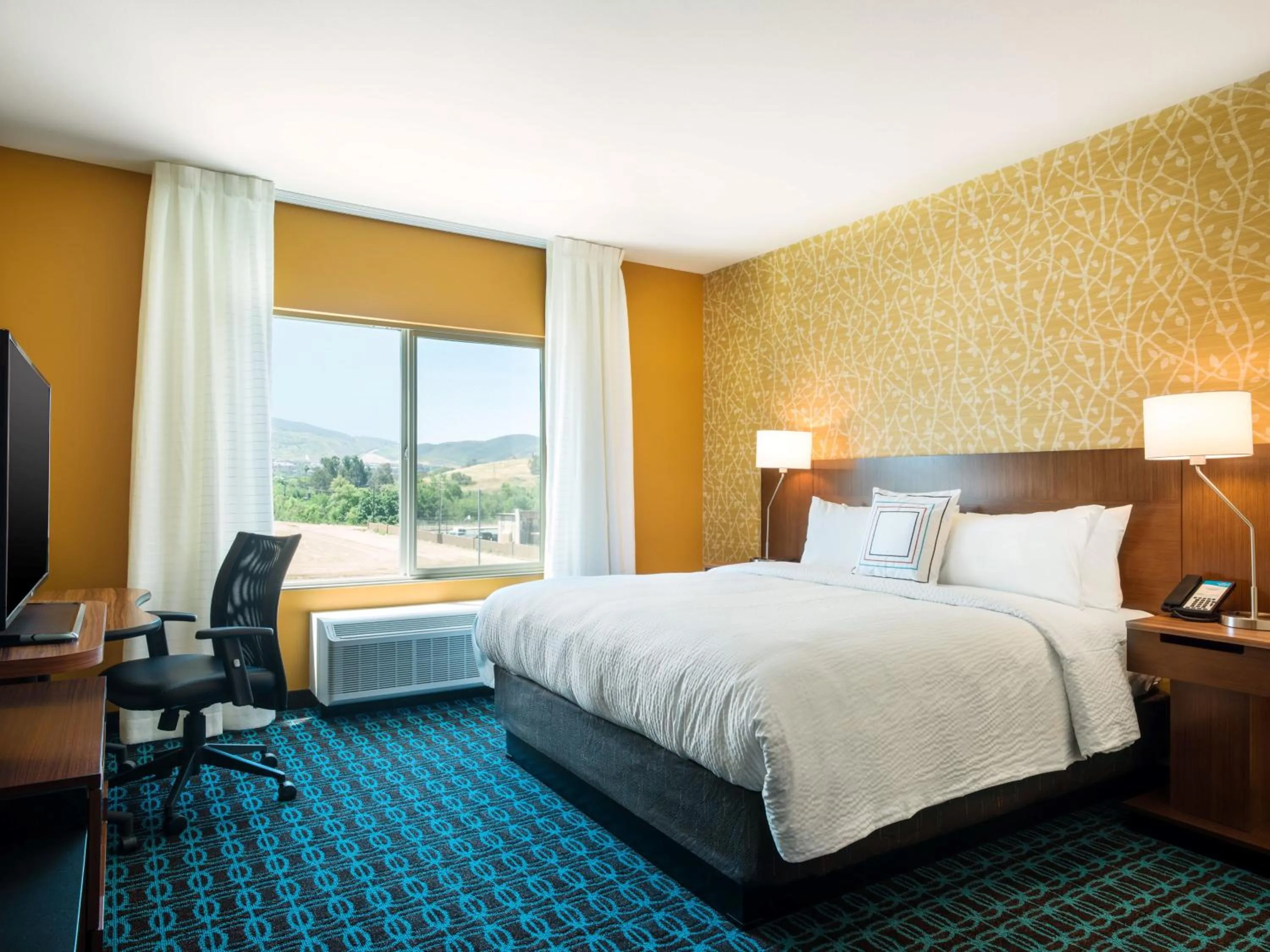 Bed in Fairfield Inn & Suites by Marriott San Diego North/San Marcos