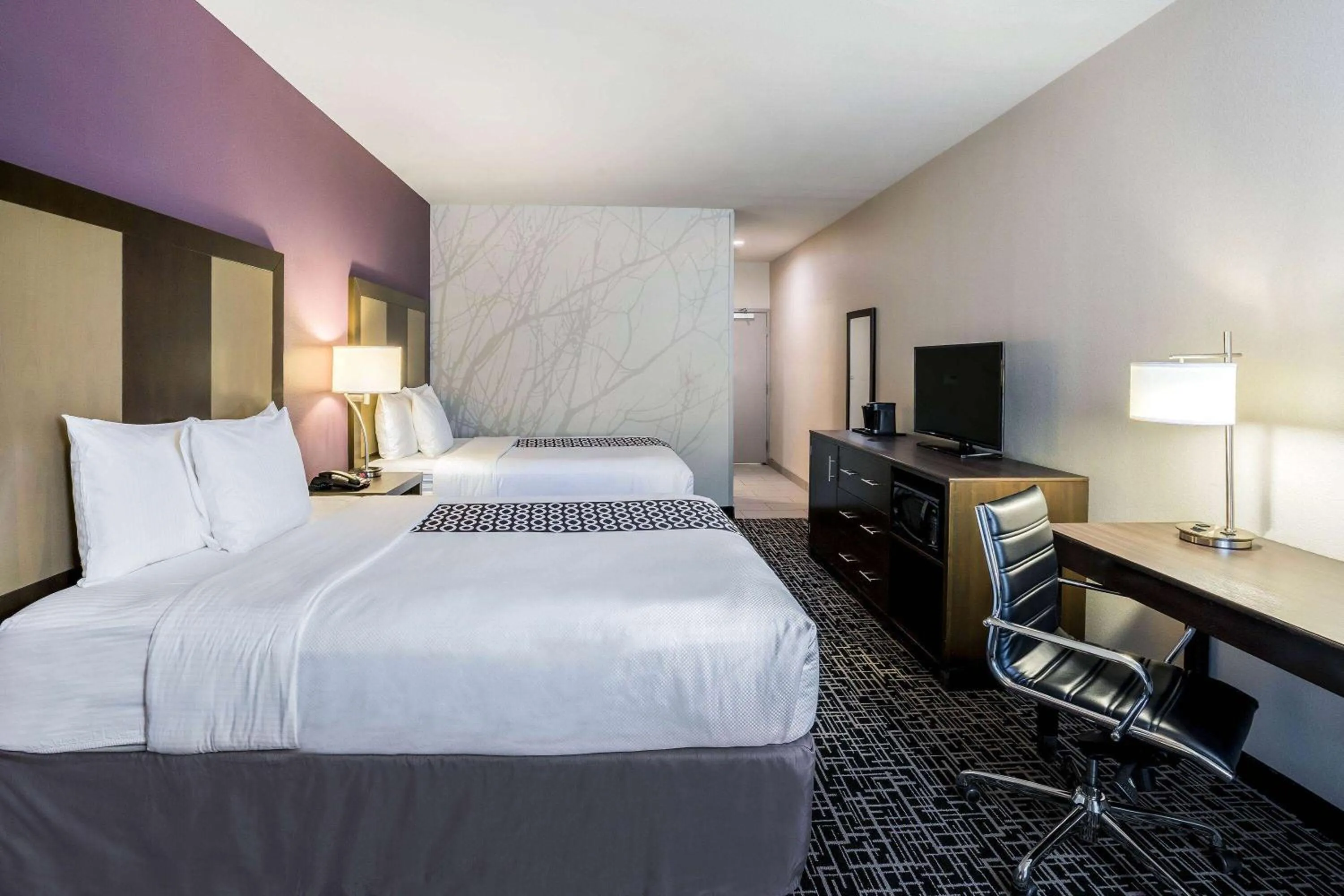 Photo of the whole room, Bed in La Quinta by Wyndham Houston Cypress