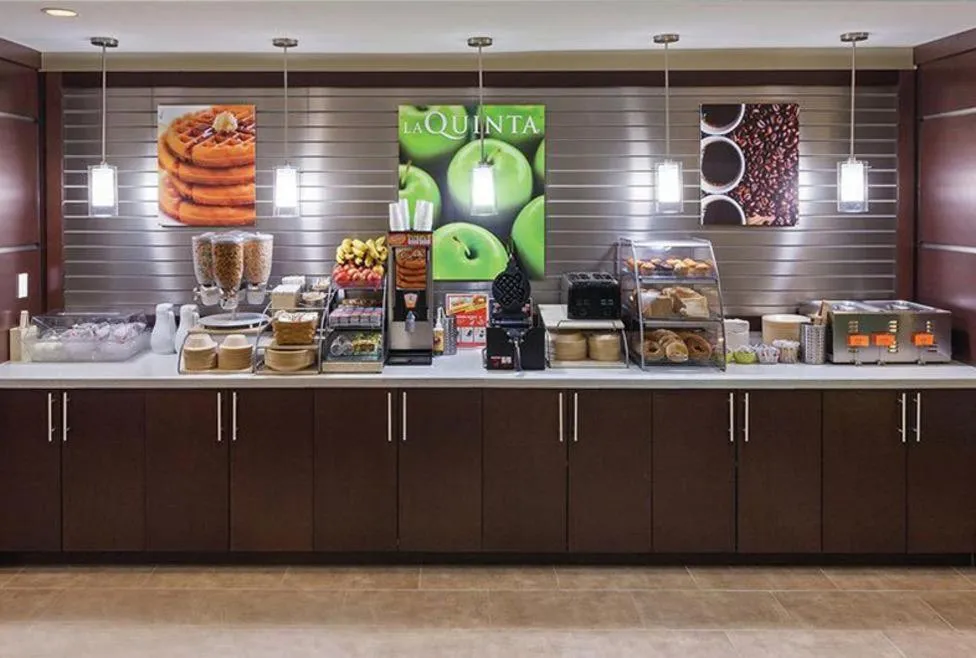 Breakfast in La Quinta Inn & Suites by Wyndham Clifton Park Saratoga Area 1749 Route 9