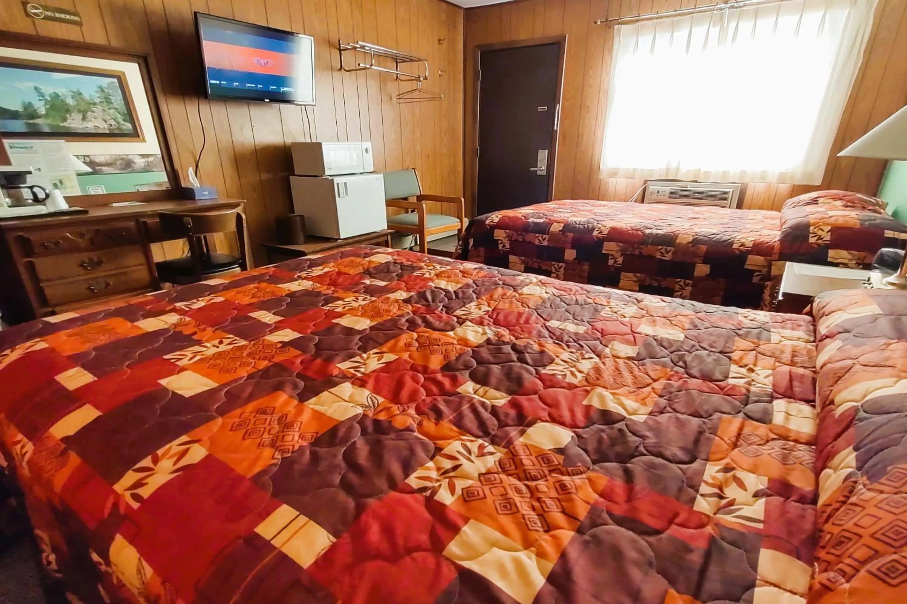 Bedroom, Bed in Love Hotels Voyageur by OYO at International Falls MN