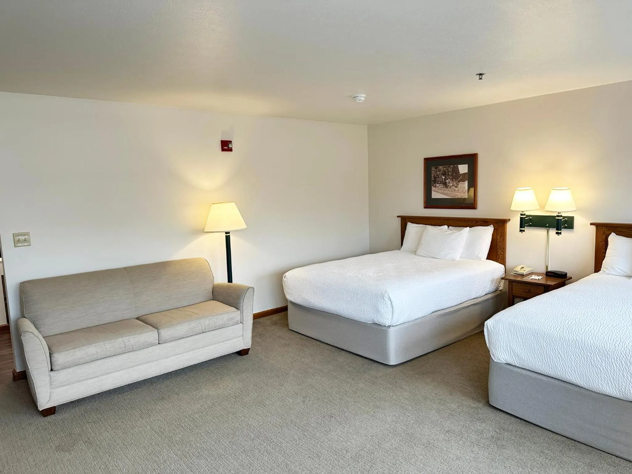Bed in Farmstead Inn and Conference Center