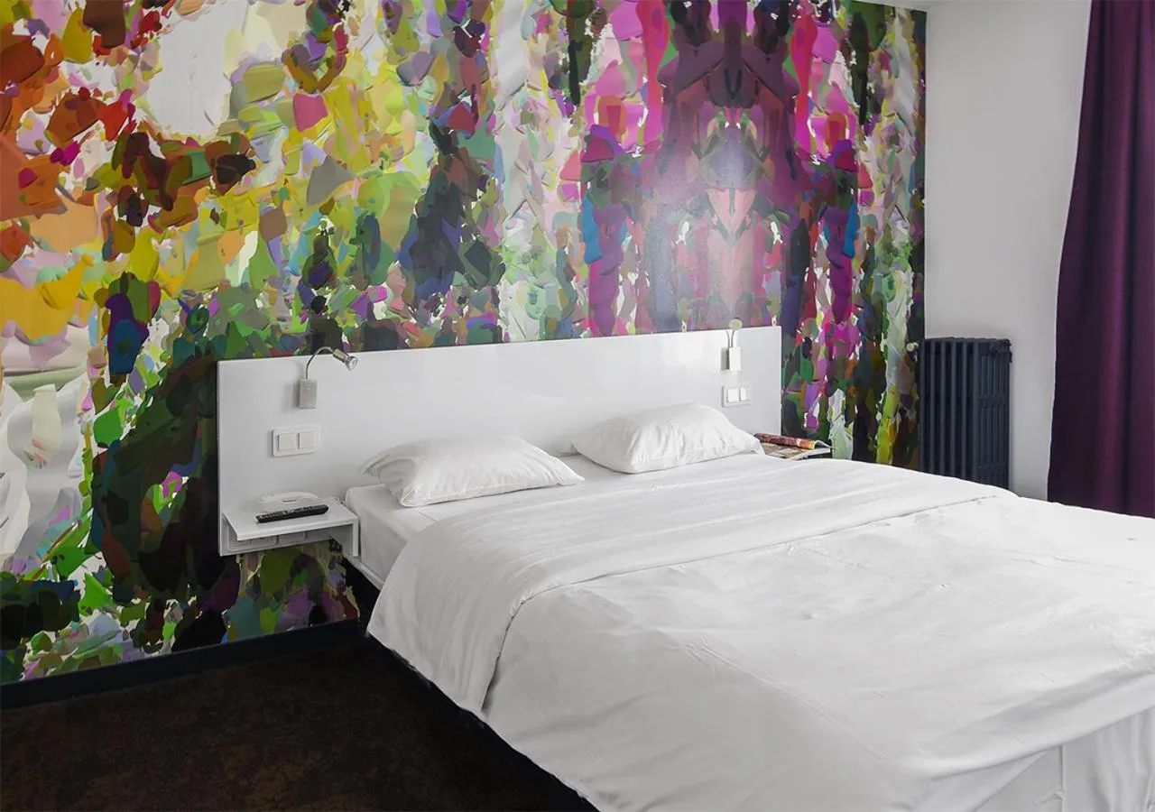 Bed in Hotel de Bordeaux